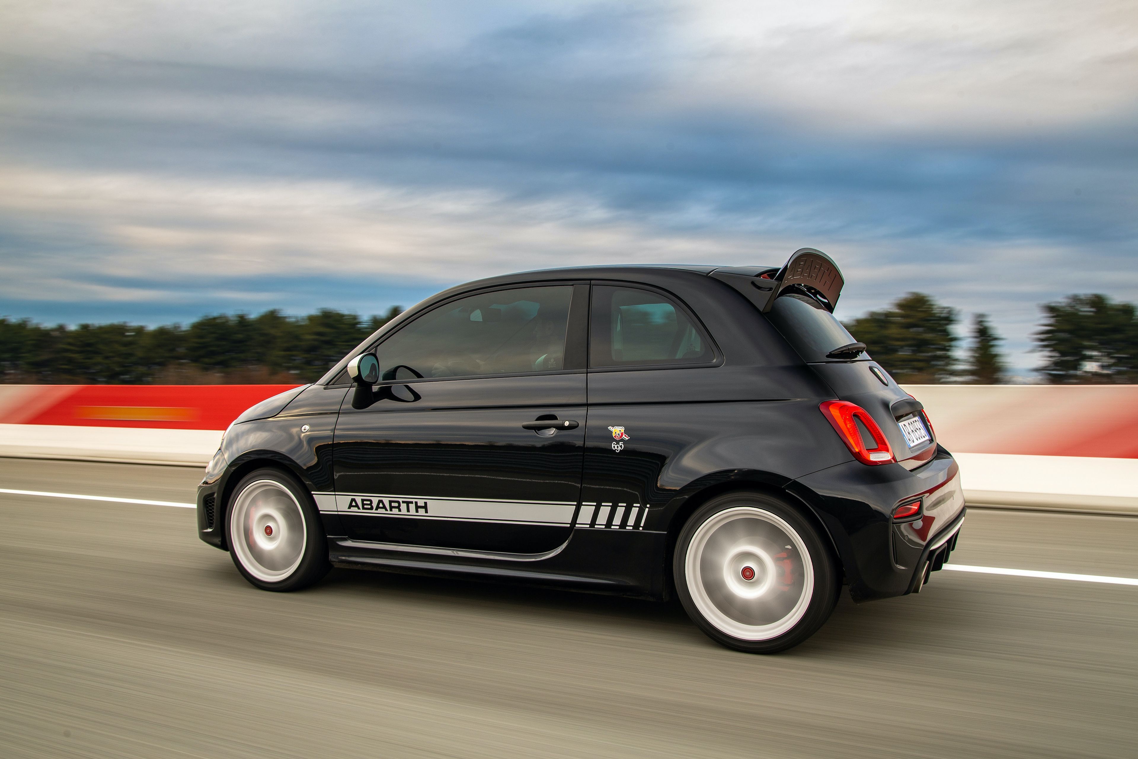 Abarth 695 Esseesse lateral