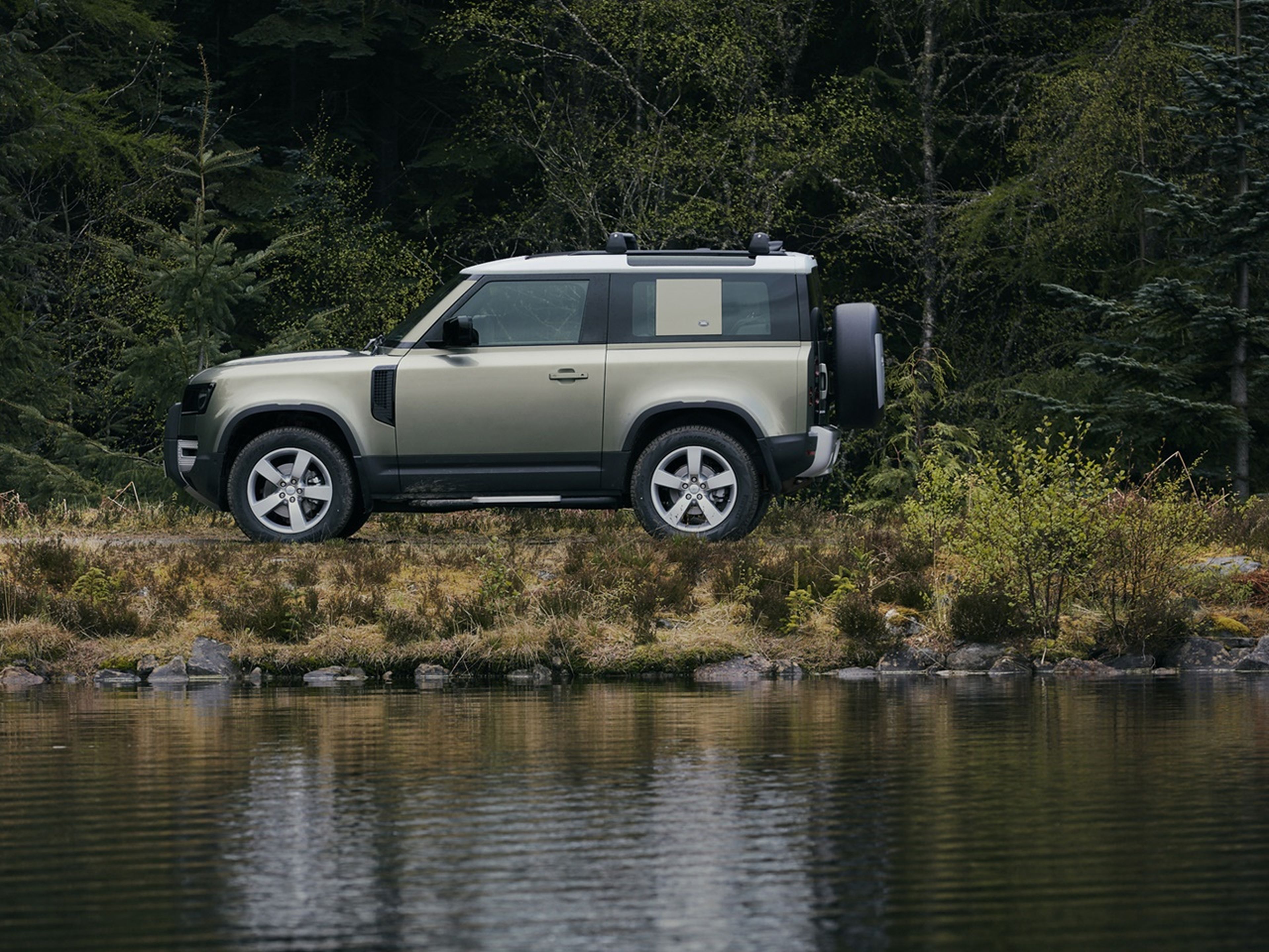 Land Rover Defender lateral