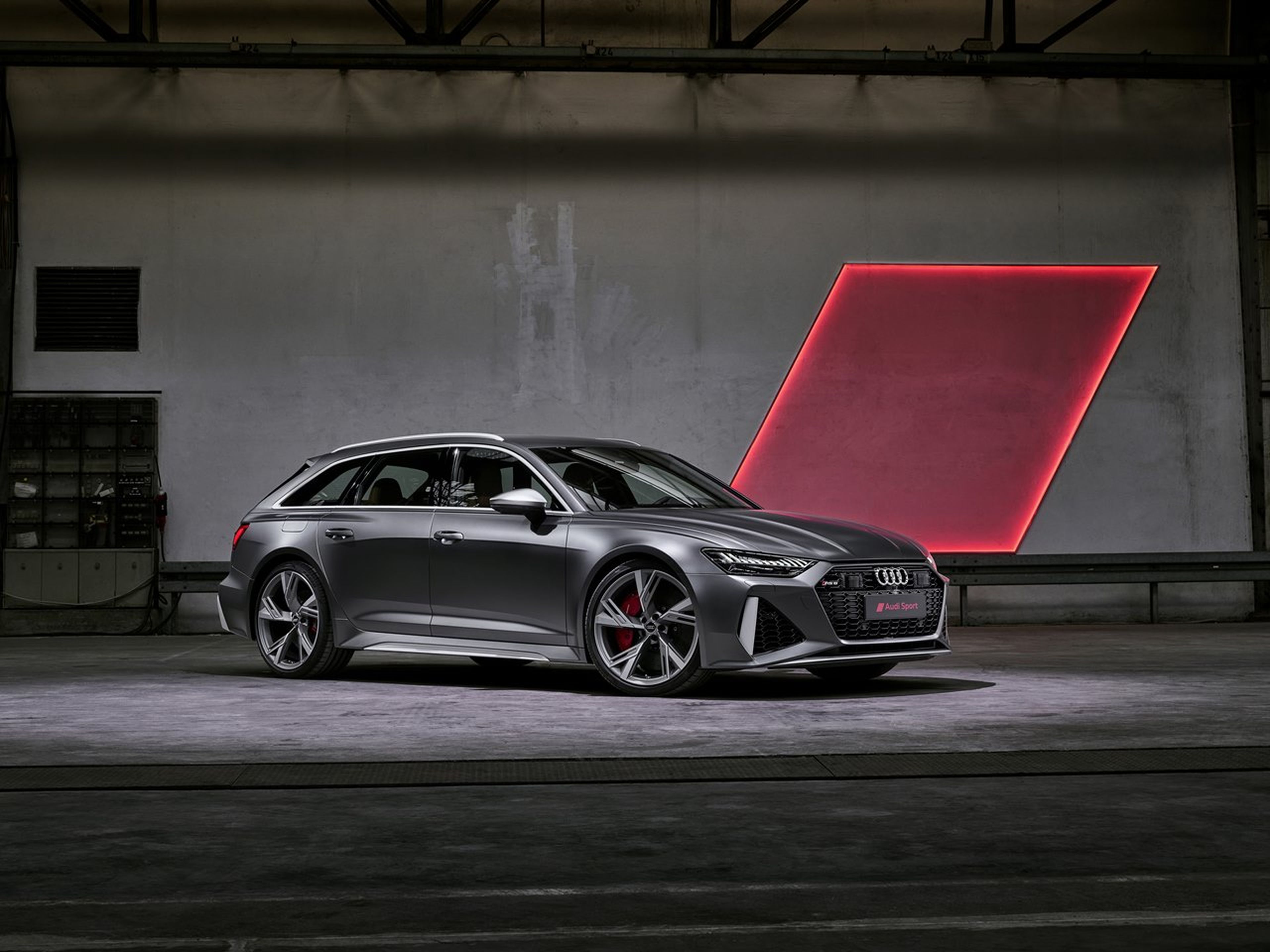 Audi RS6 Avant lateral