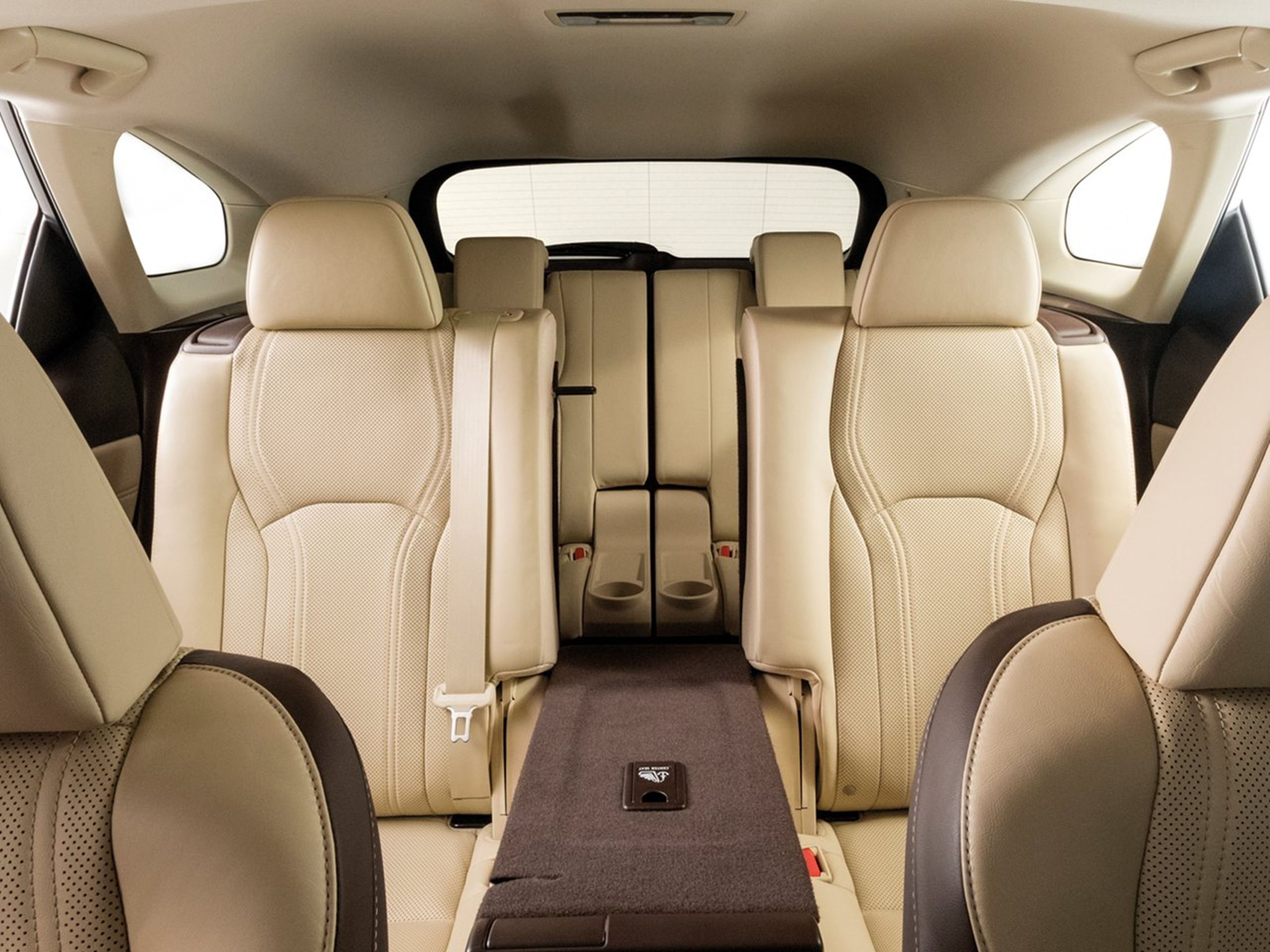 Lexus RX L interior distribución asientos 