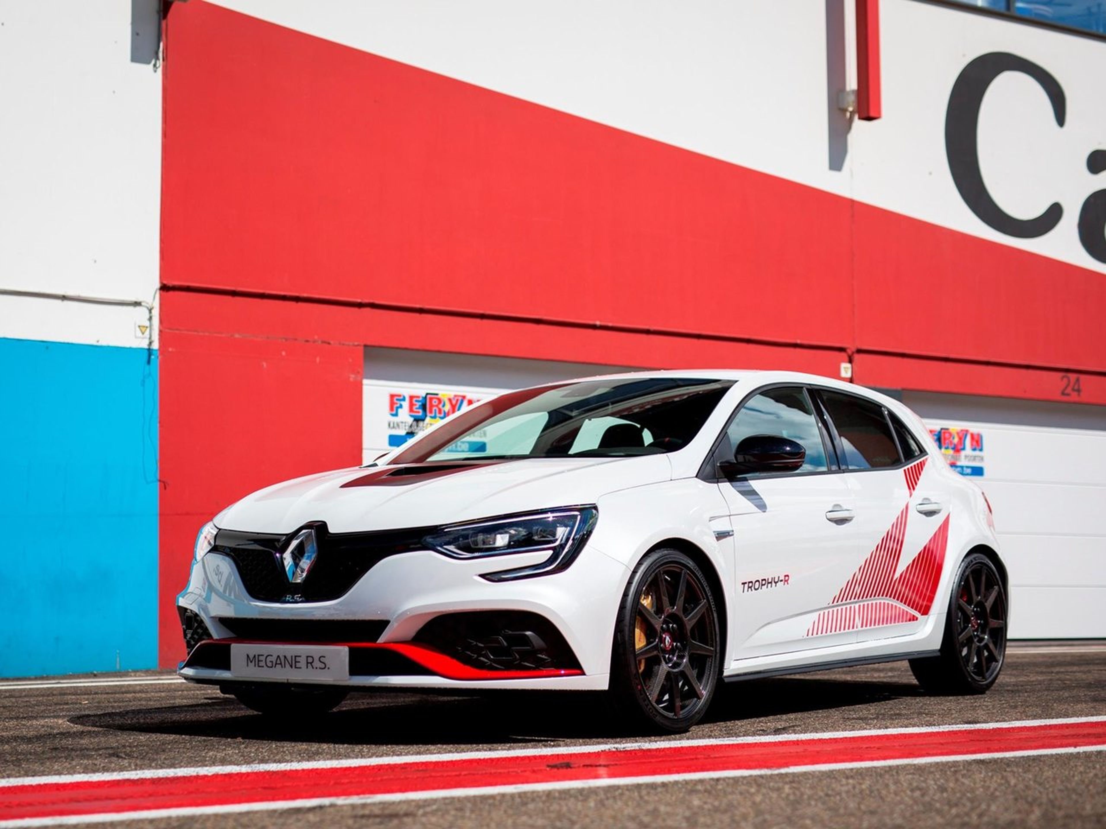 Renault  Mégane RS Trophy frontal lateral
