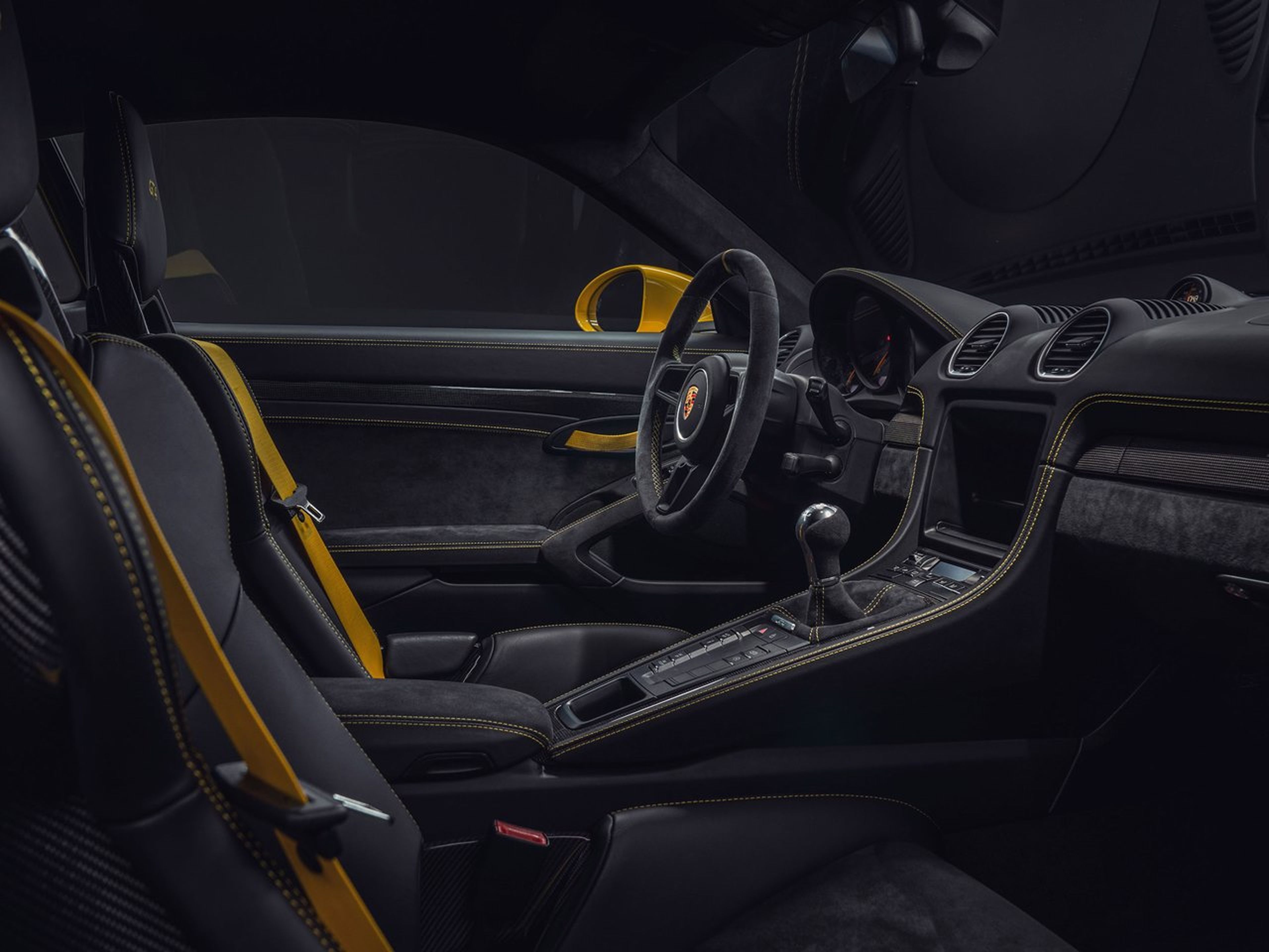 718 Cayman GT4 interior