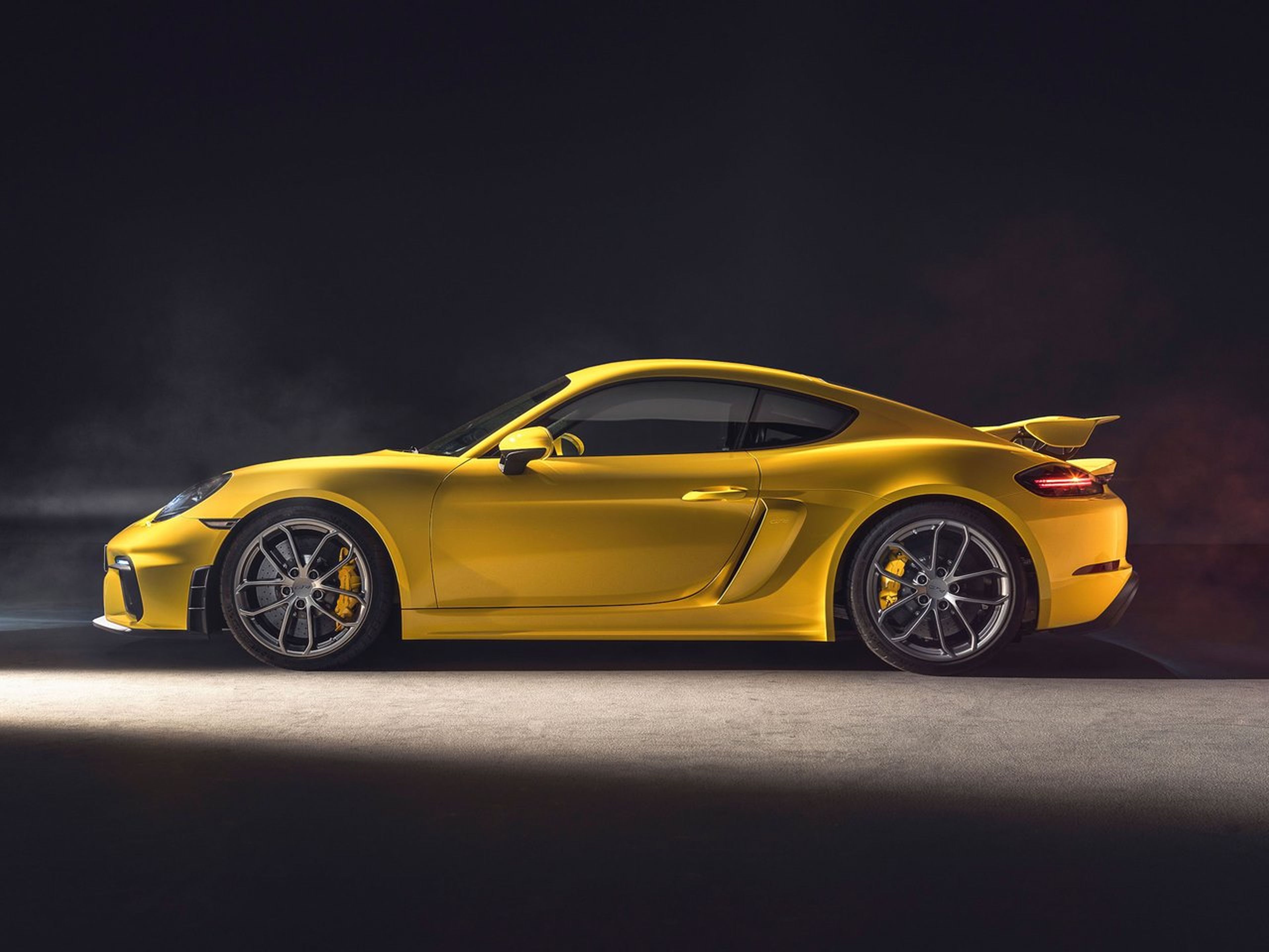 718 Cayman GT4 lateral