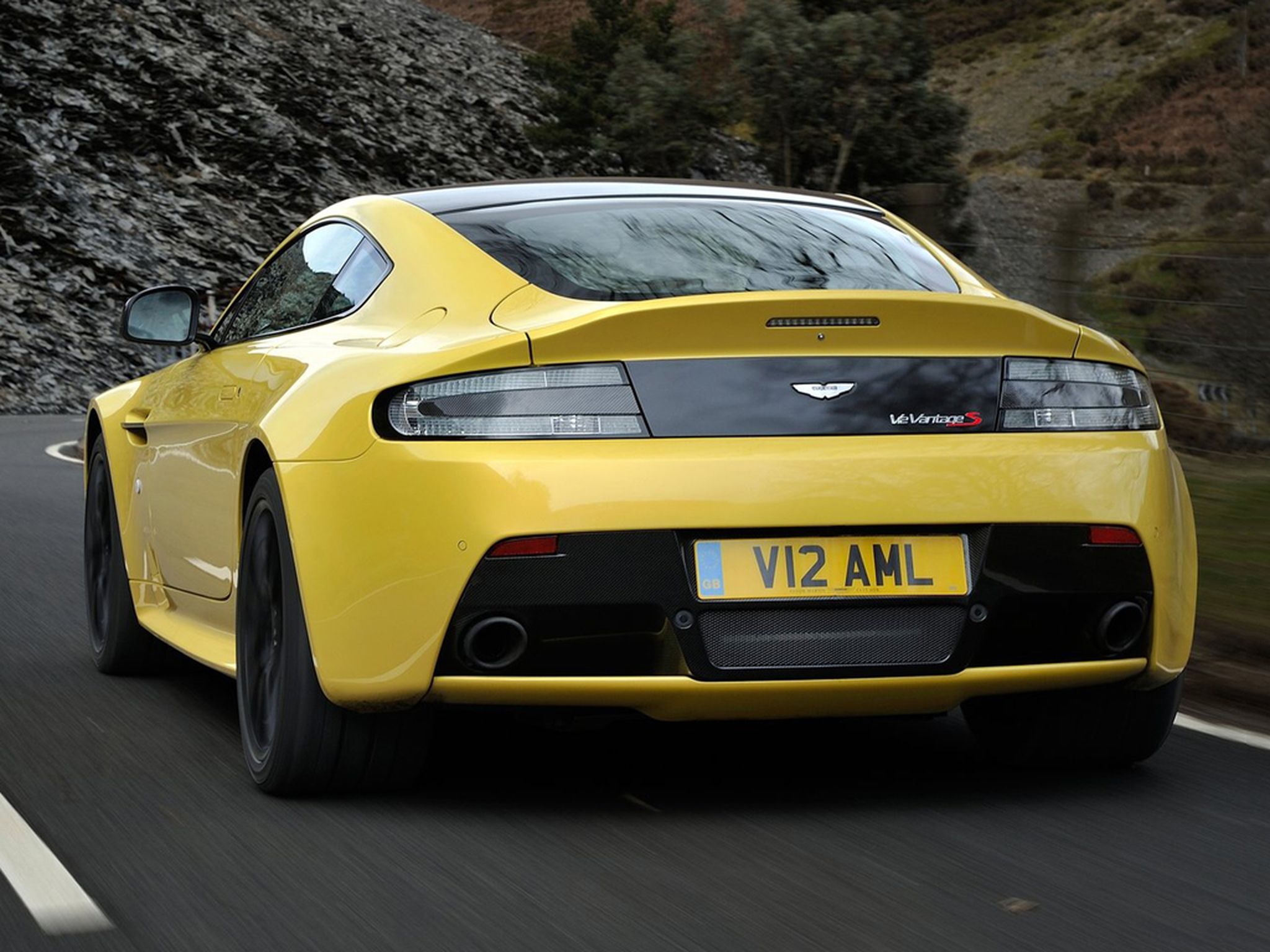 Aston-V12_Vantage_S_2014_08