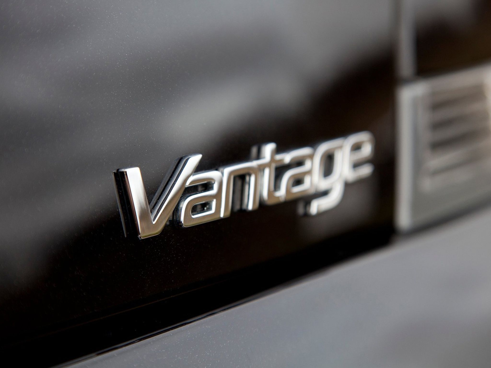 Aston-V8_Vantage_2012_06