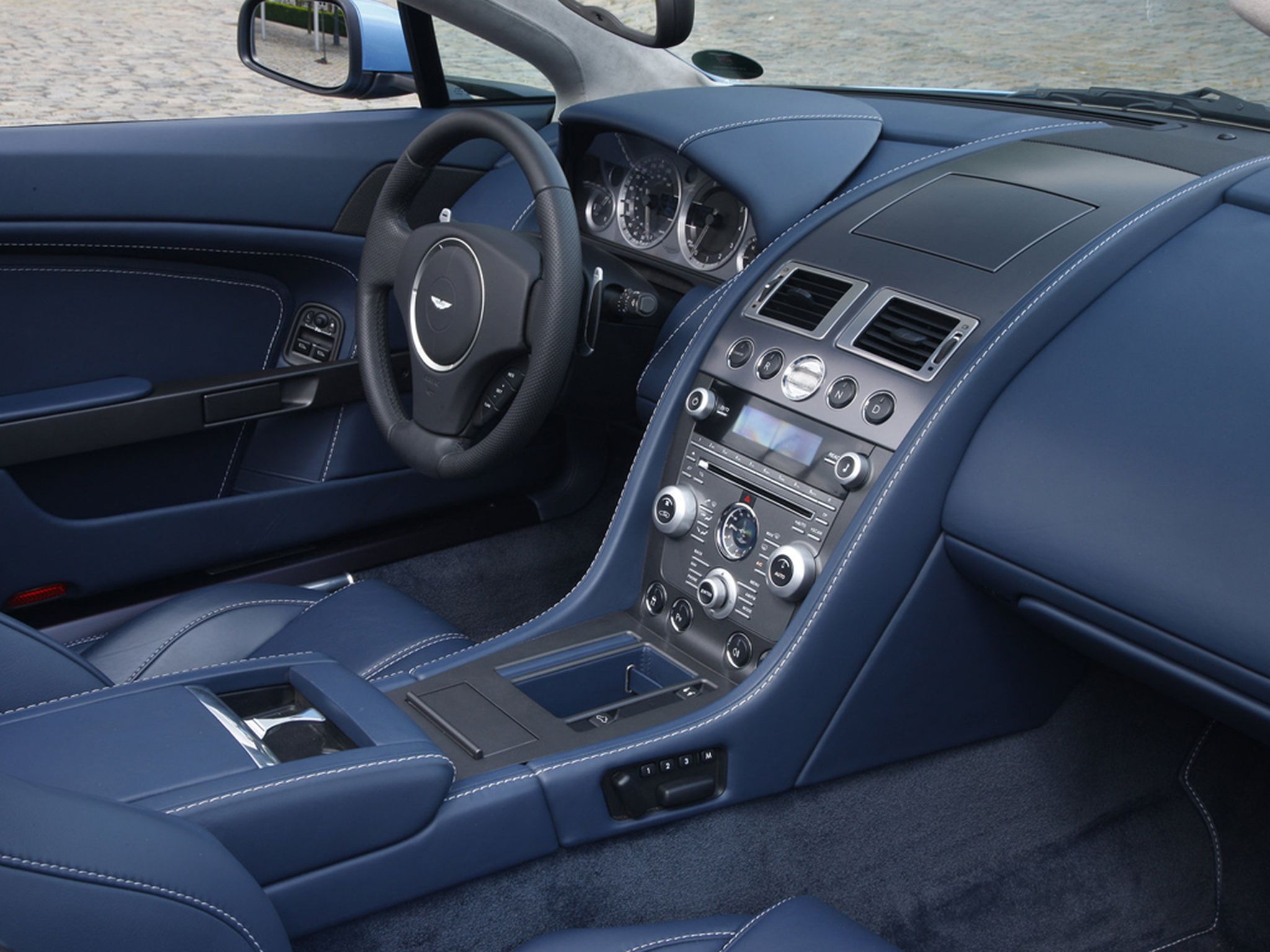 Aston-V8_Vantage_Roadster_04