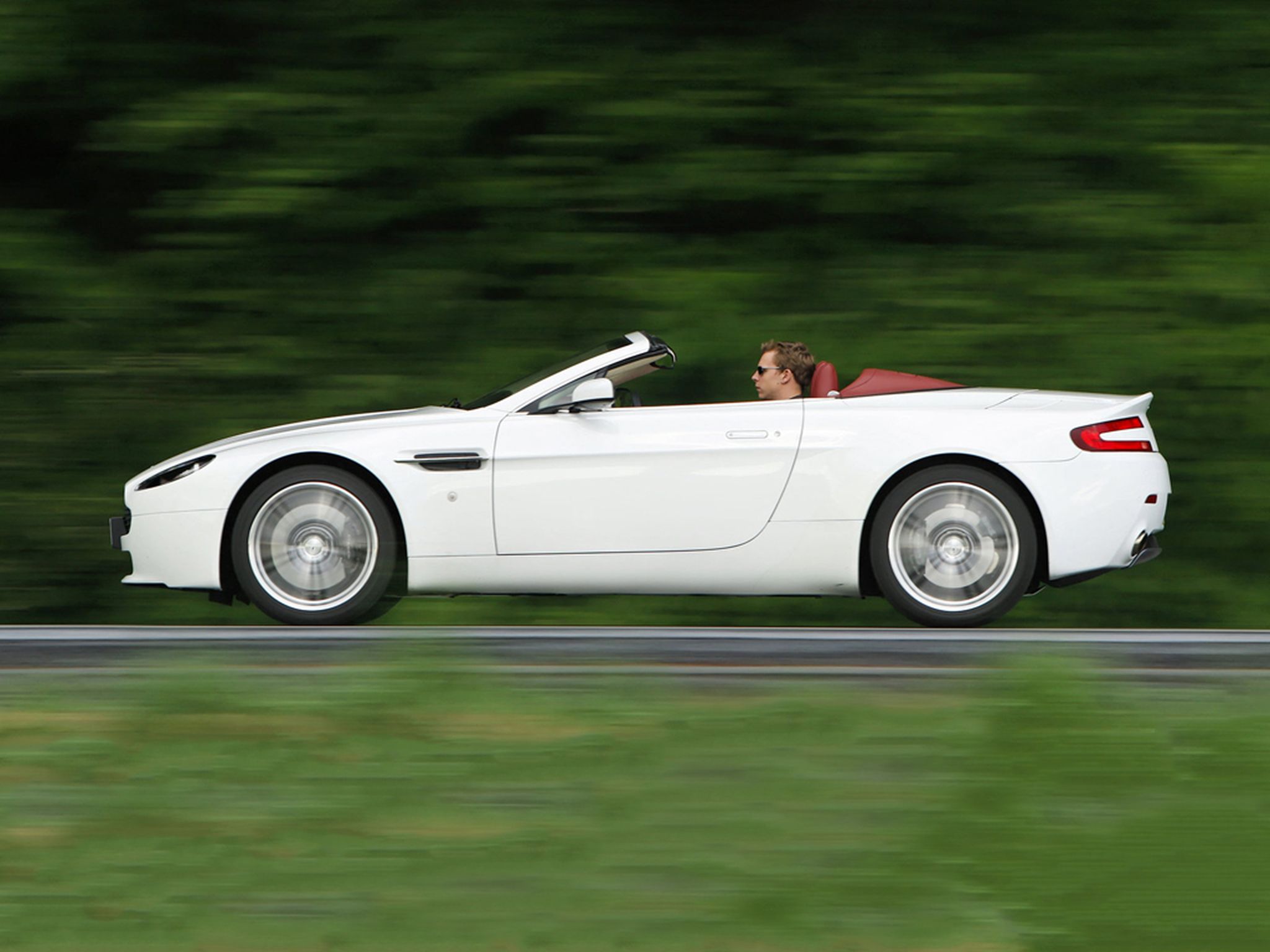 Aston-V8_Vantage_Roadster_07