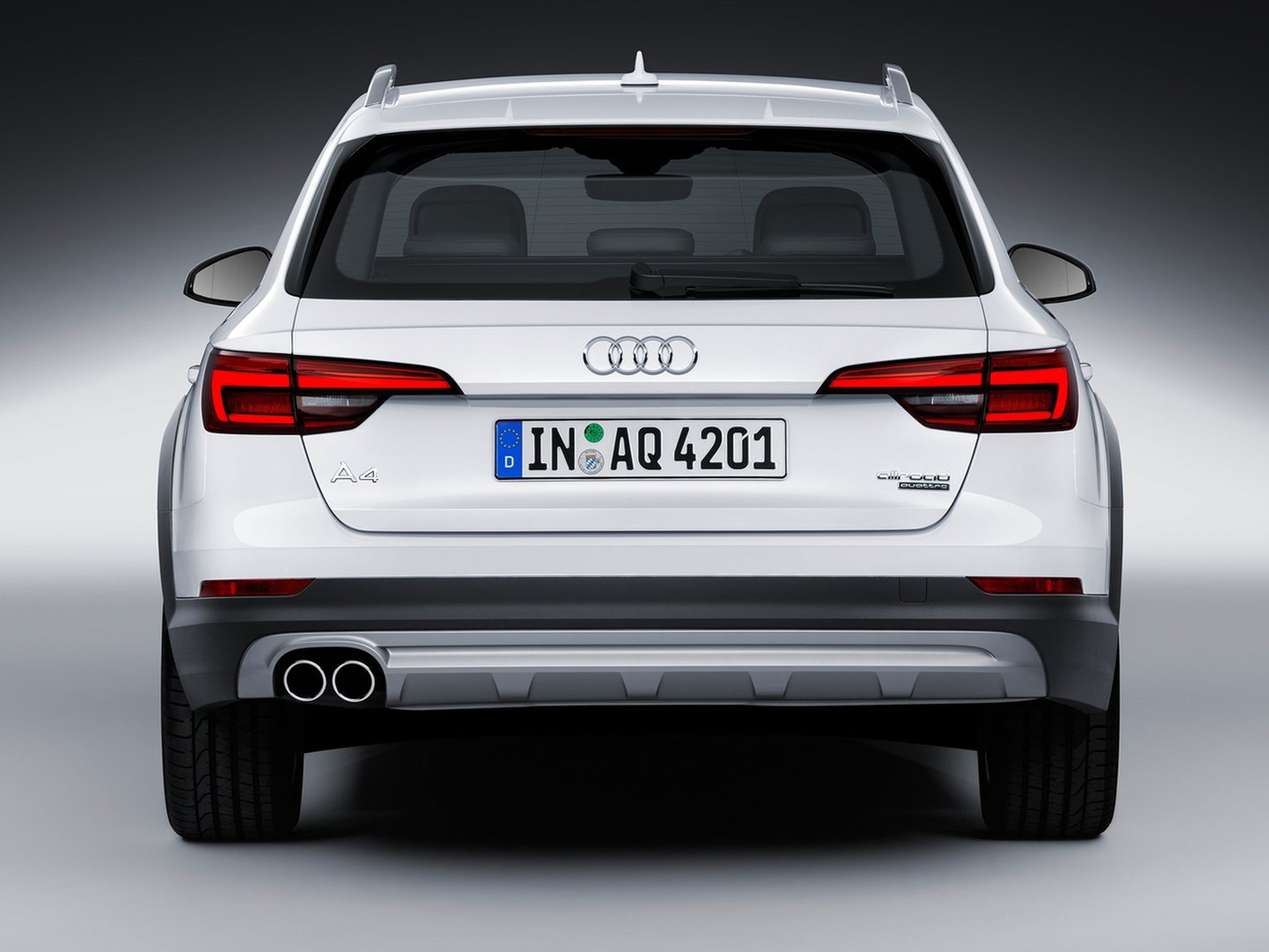 Audi-A4_Allroad_2017-C03