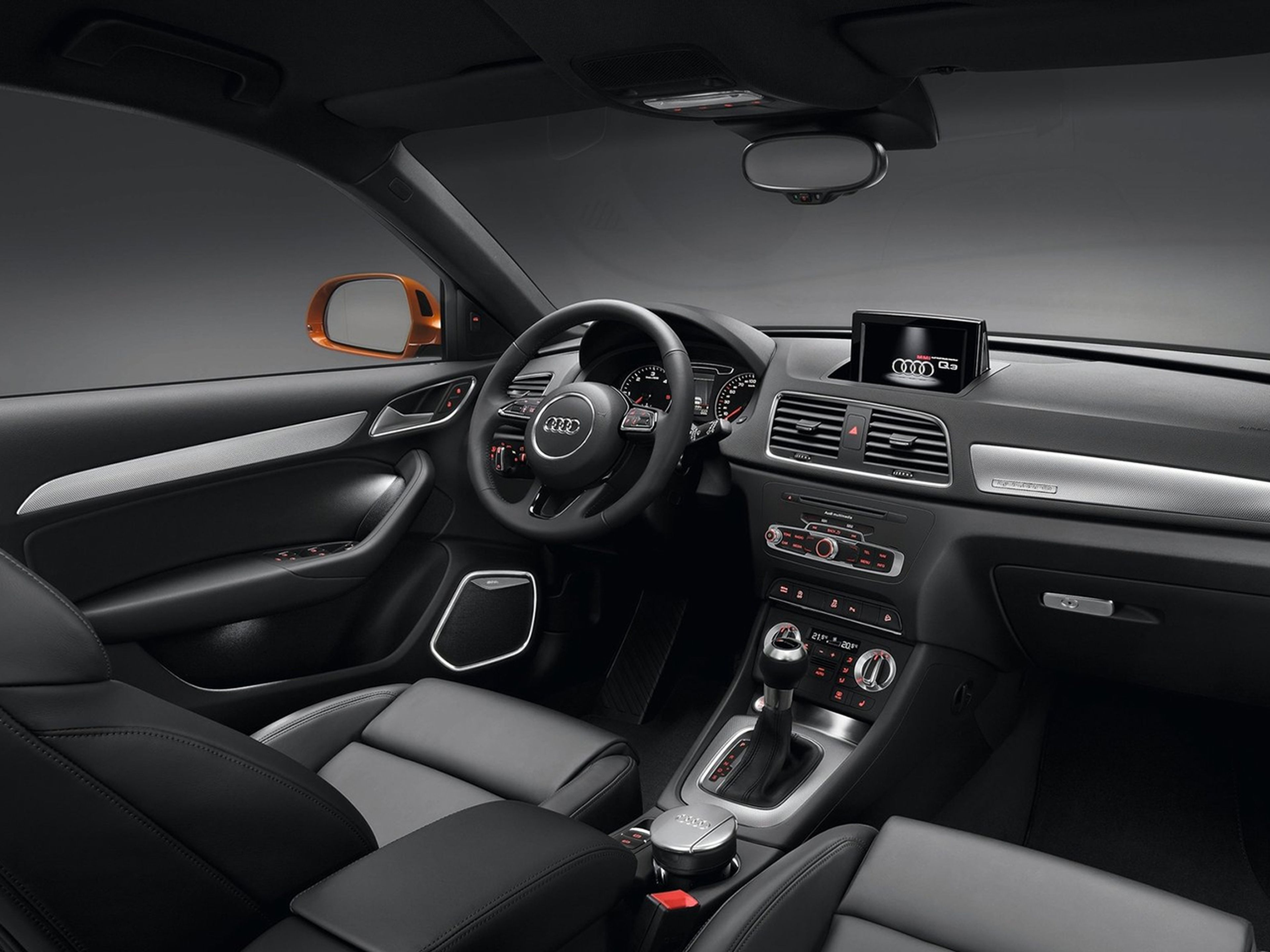 Audi-Q3-2012-C04