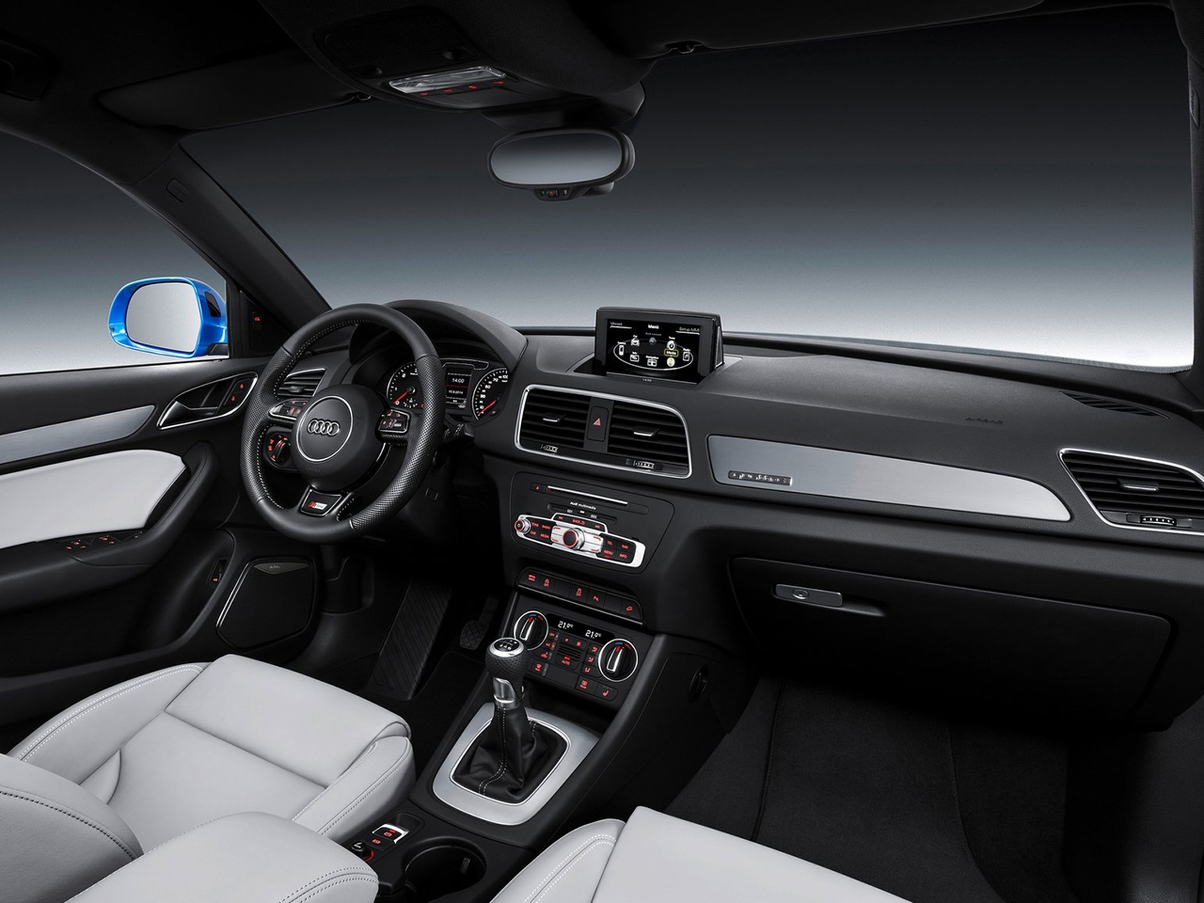 Audi-Q3-2015-C04