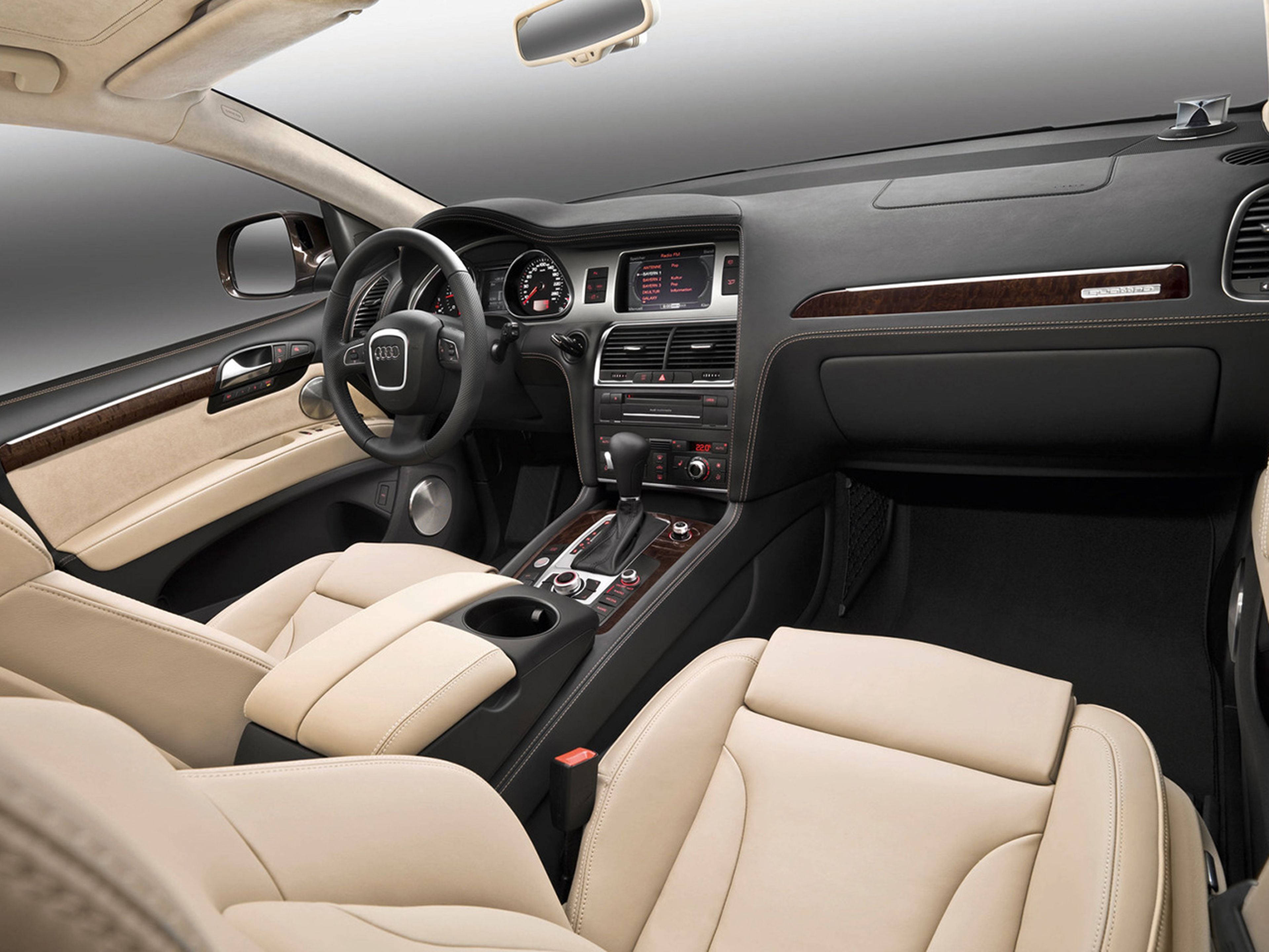 Audi-Q7-2011-C04