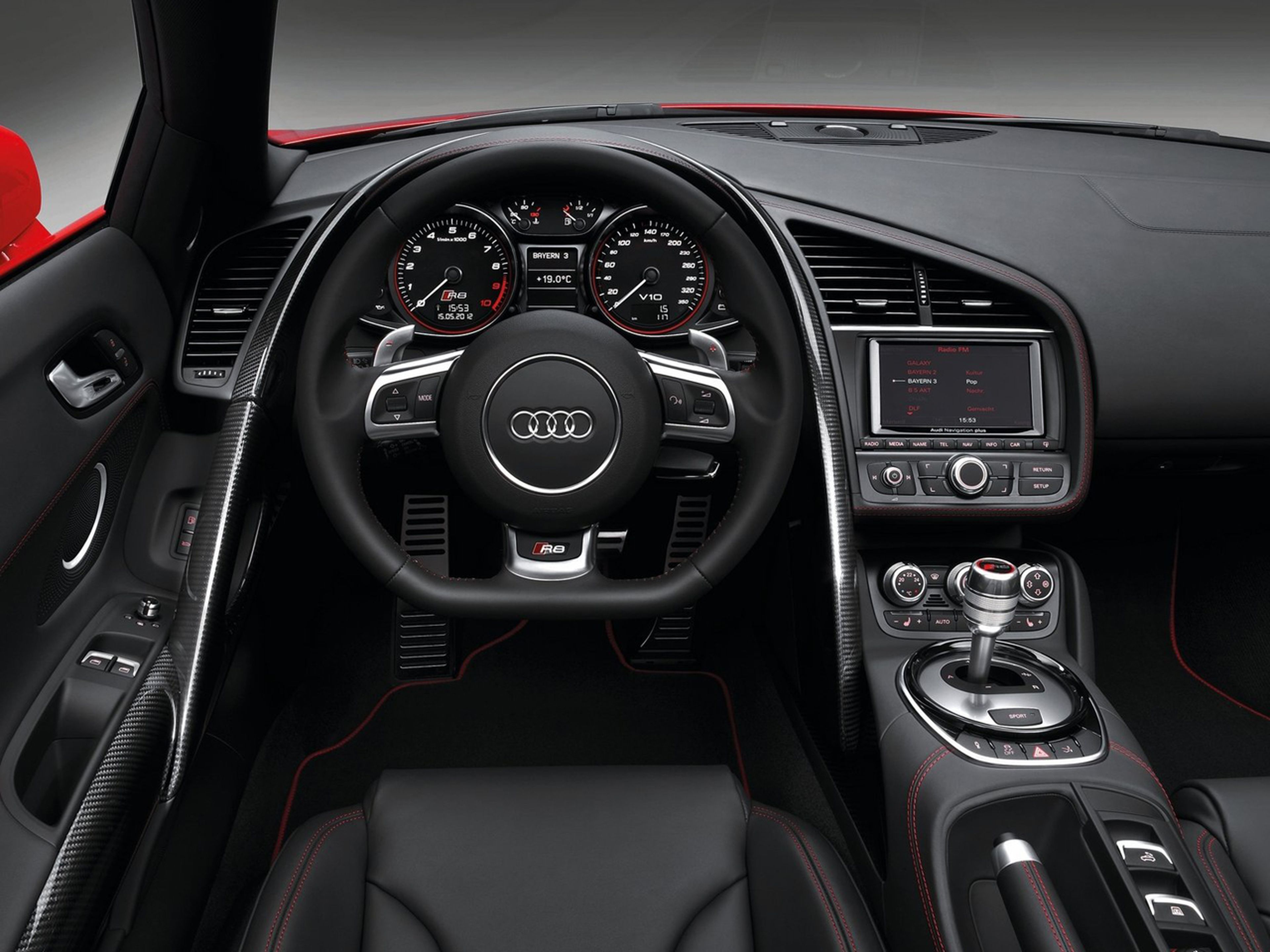 Audi-R8_V10_Spyder_2013_C02