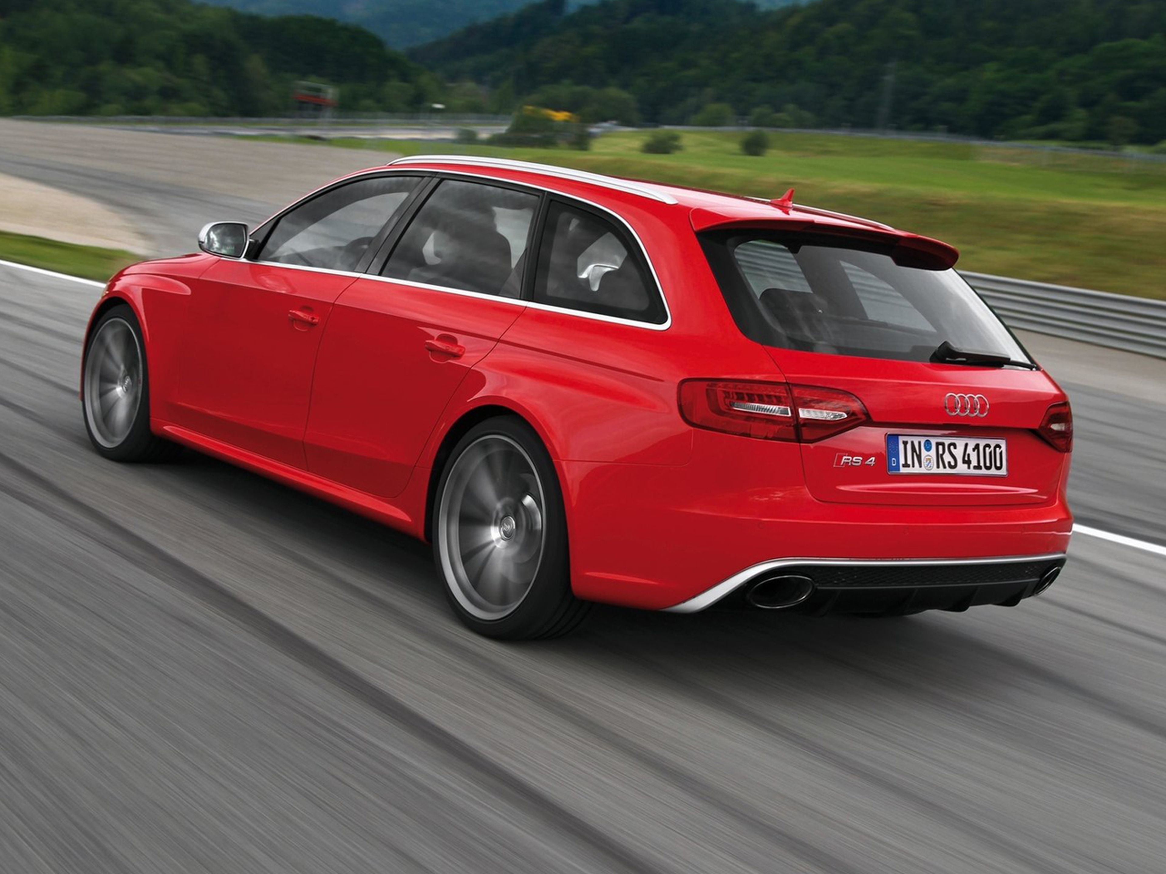 Audi-RS4_Avant_2013_C08