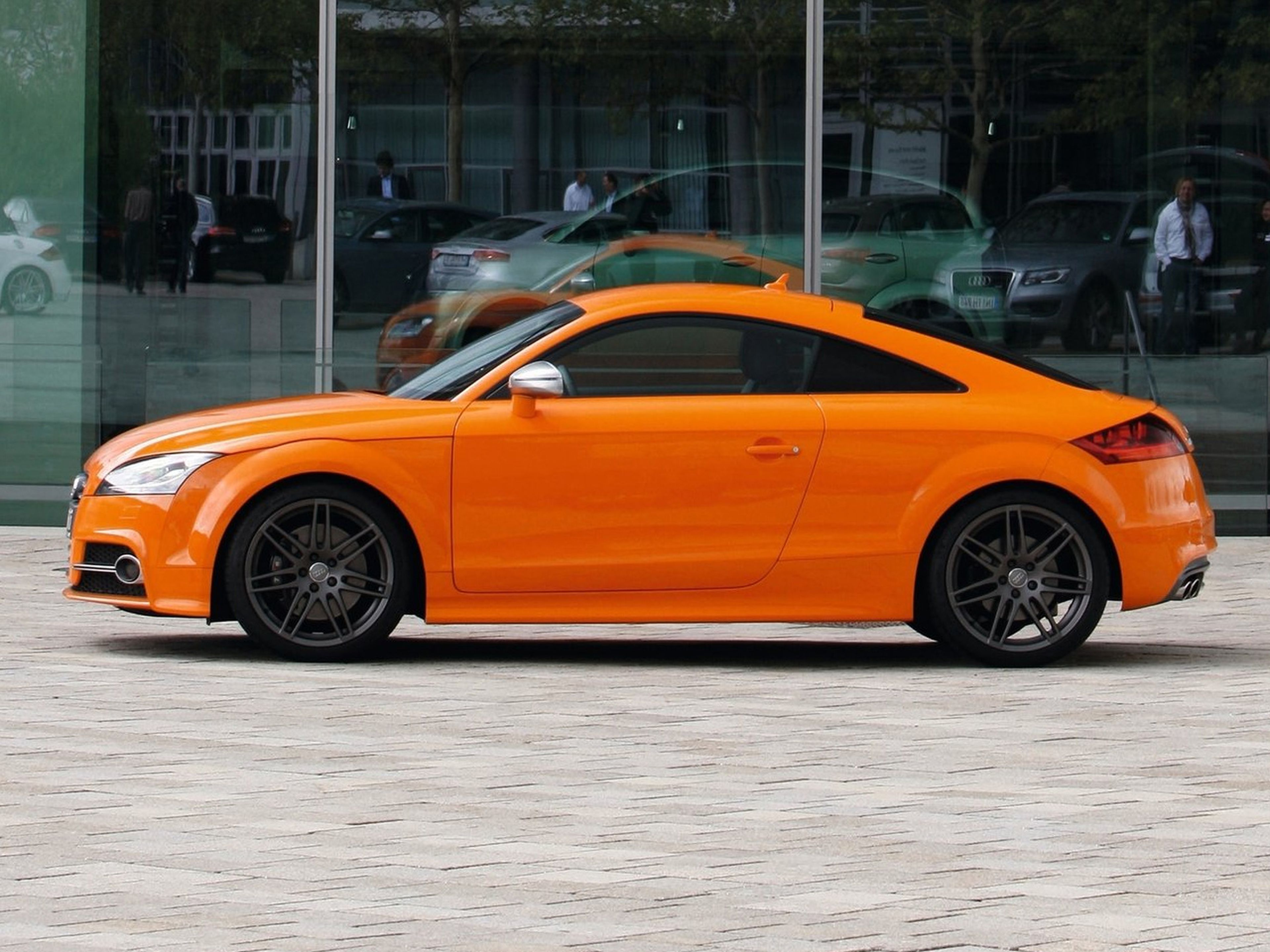 Audi-TTS_Coupe-2011-C02