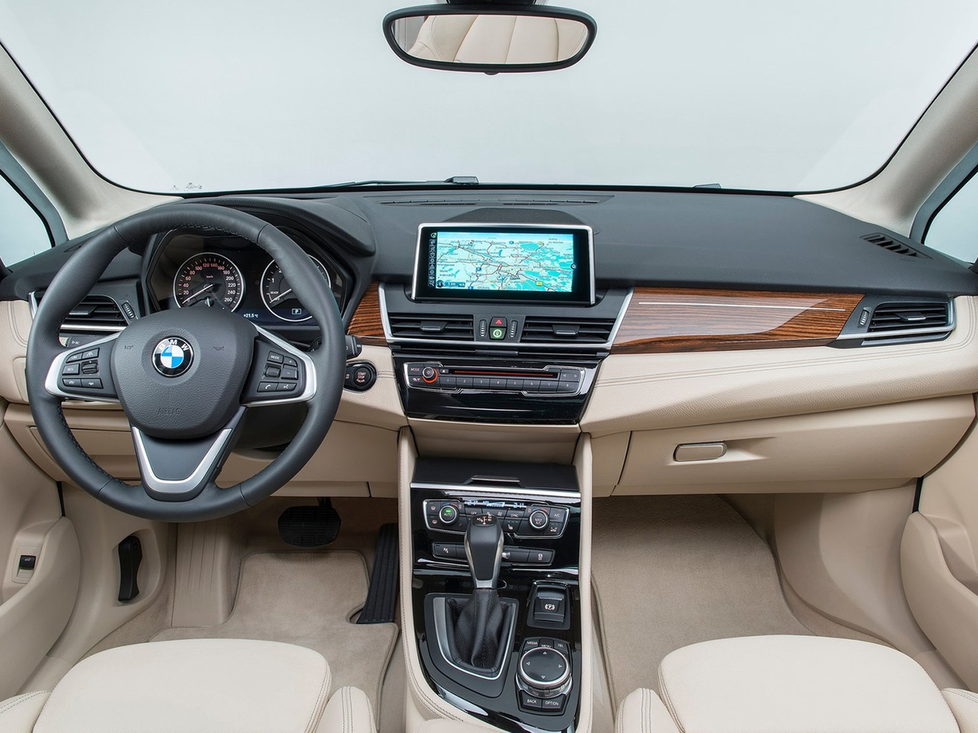 BMW-2-Series_Active_Tourer-2015-C04