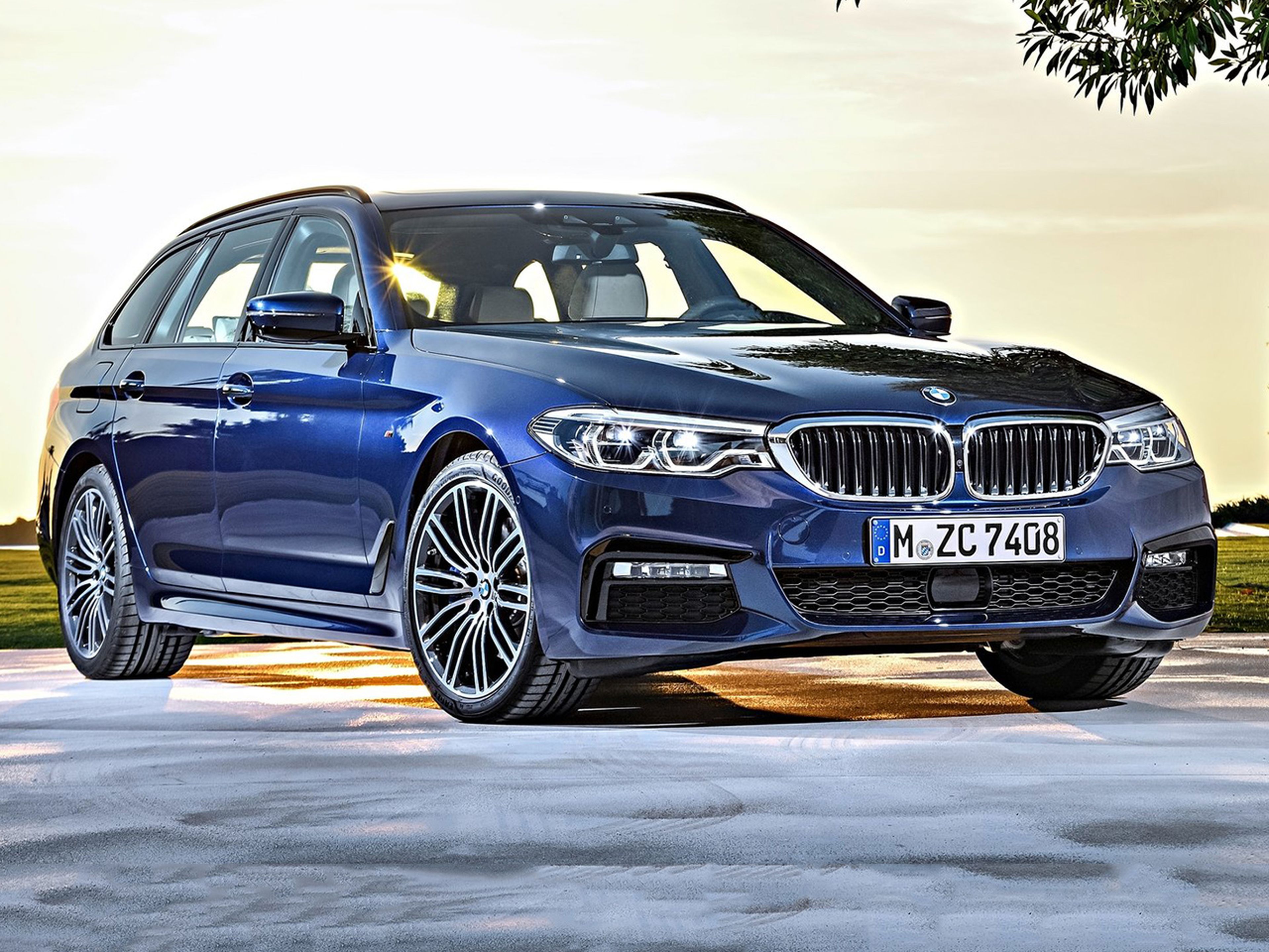 BMW-5-Series_Touring-2018-C01