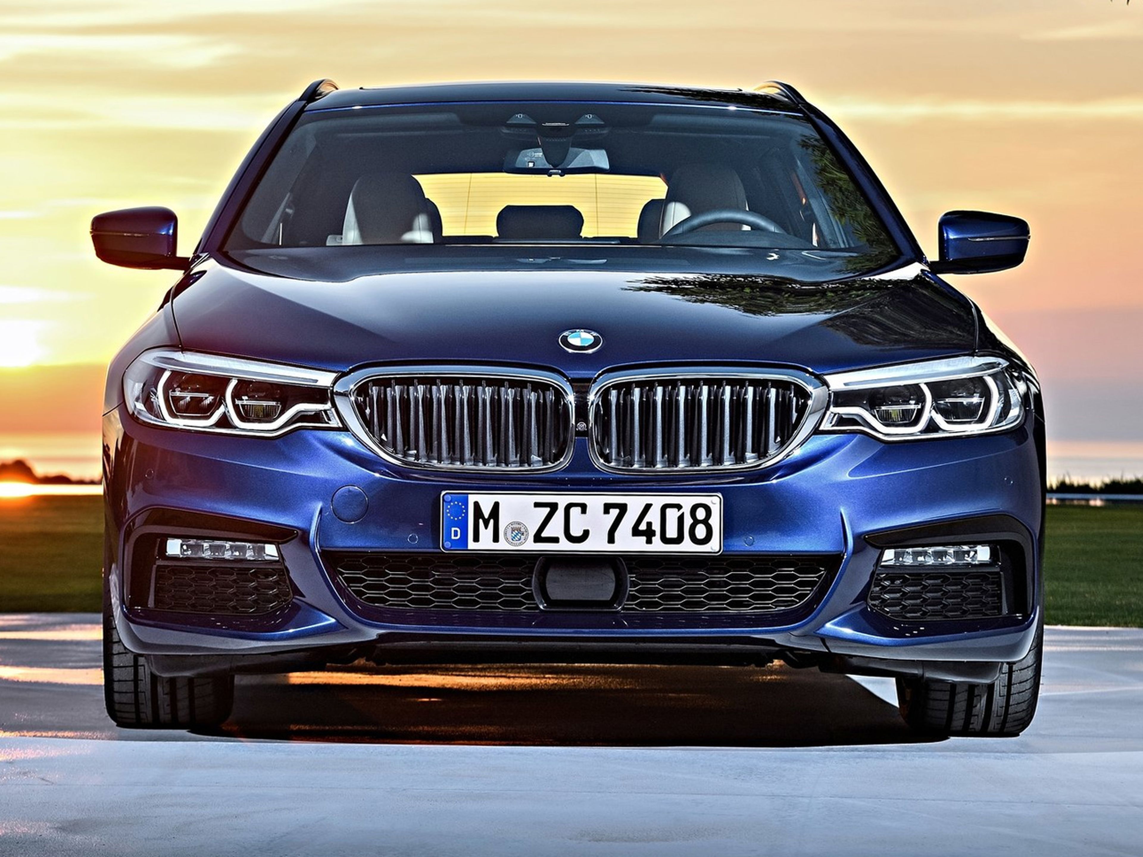 BMW-5-Series_Touring-2018-C03