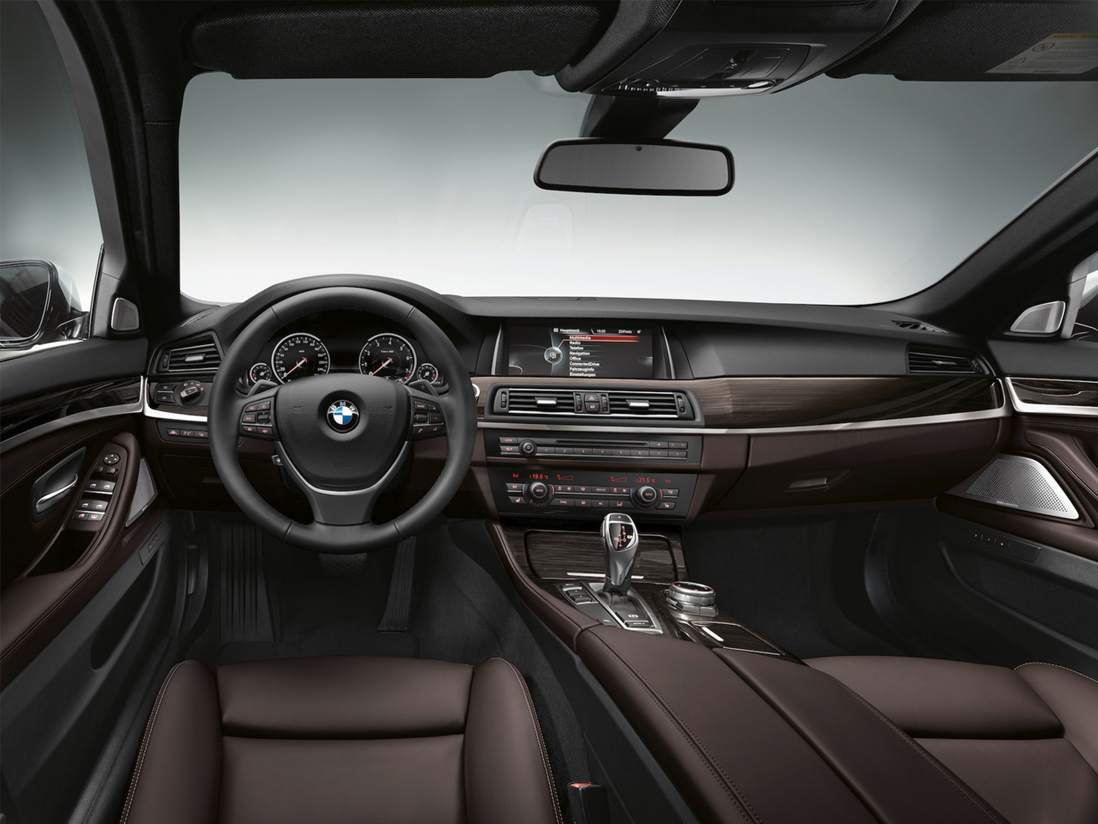 BMW-5_Series-2015_C04