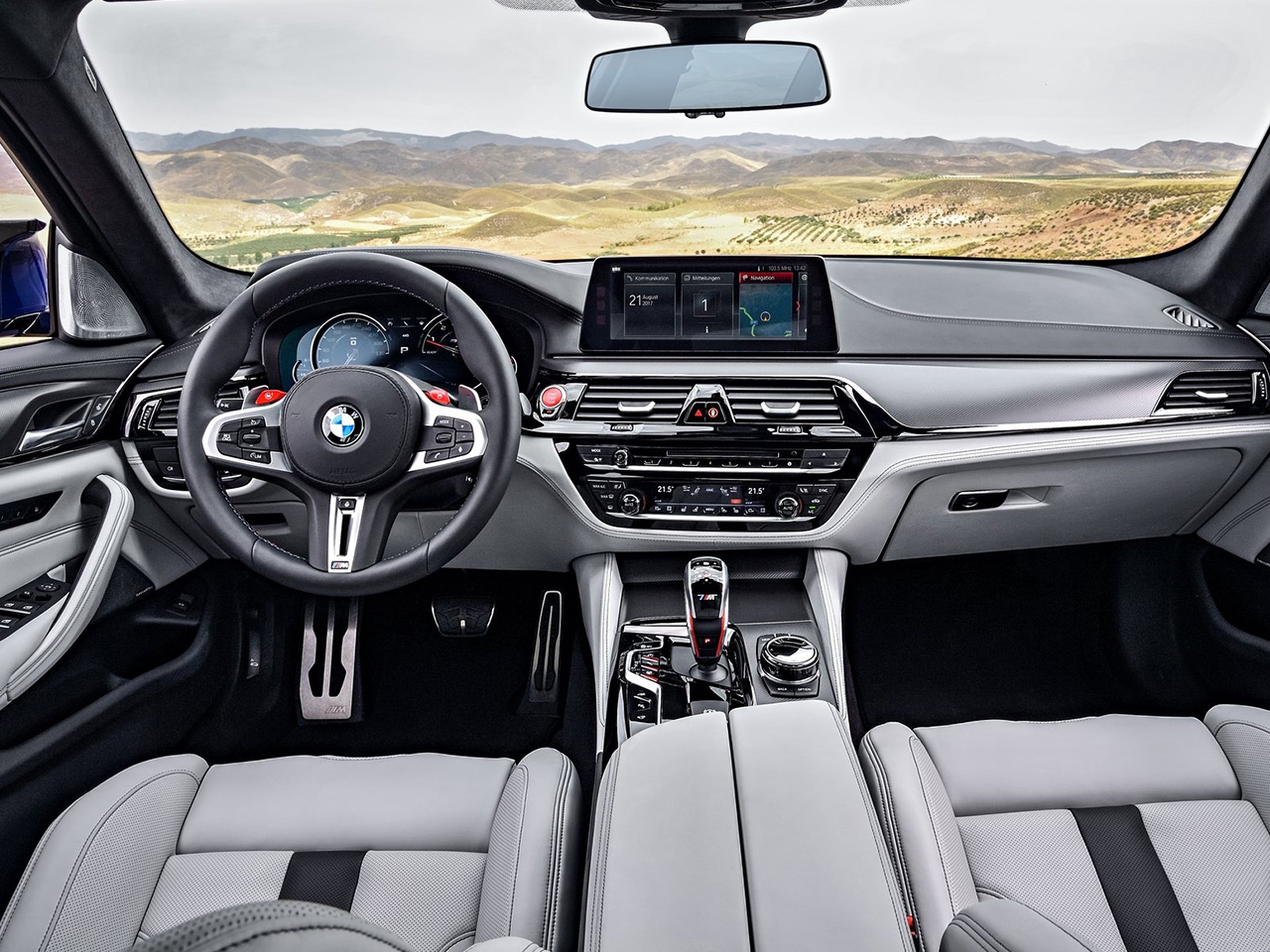 BMW-M5-2018-C04