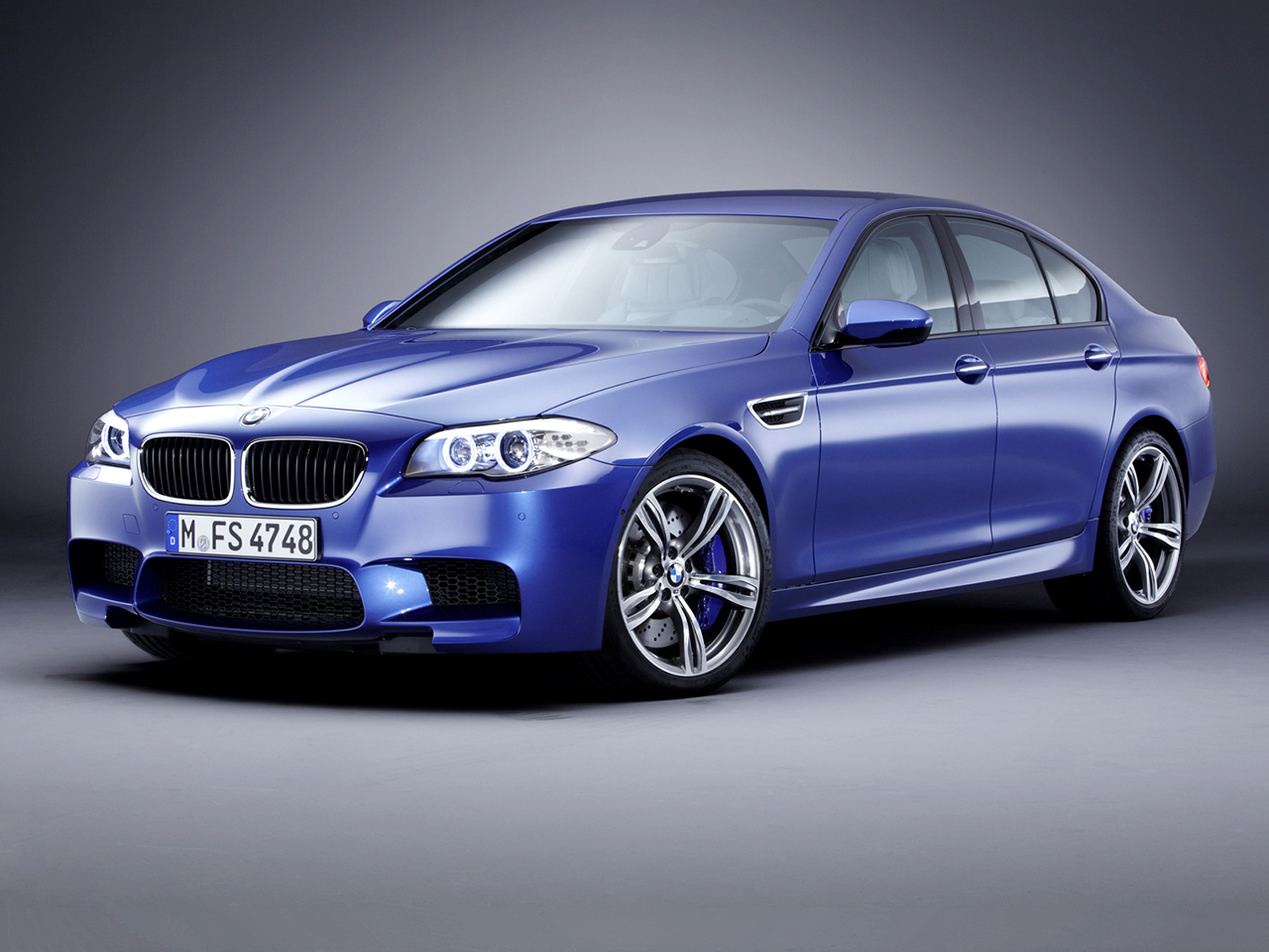 BMW-M5_2015_C01