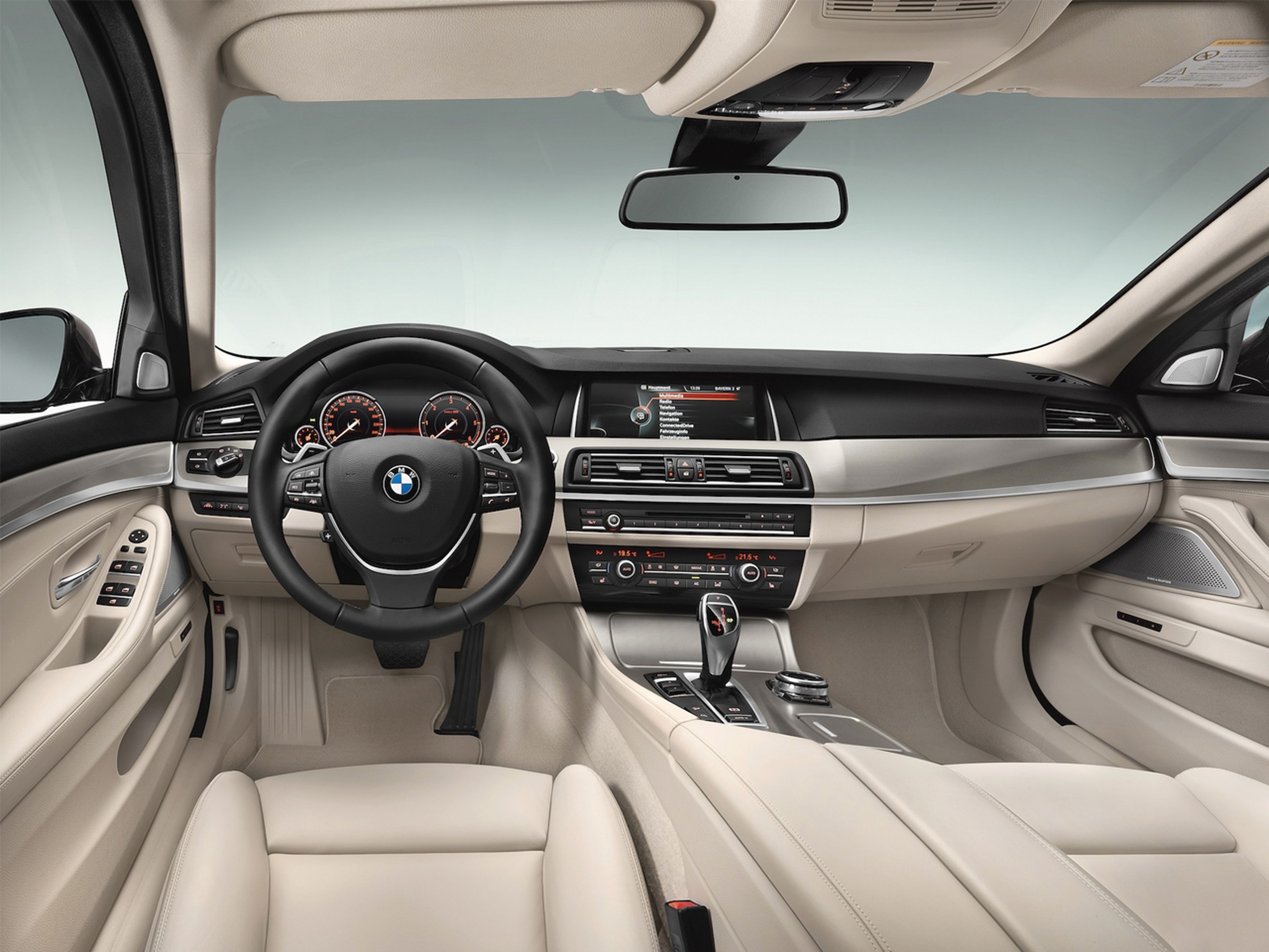 BMW_5-Series-Touring_2015_C03