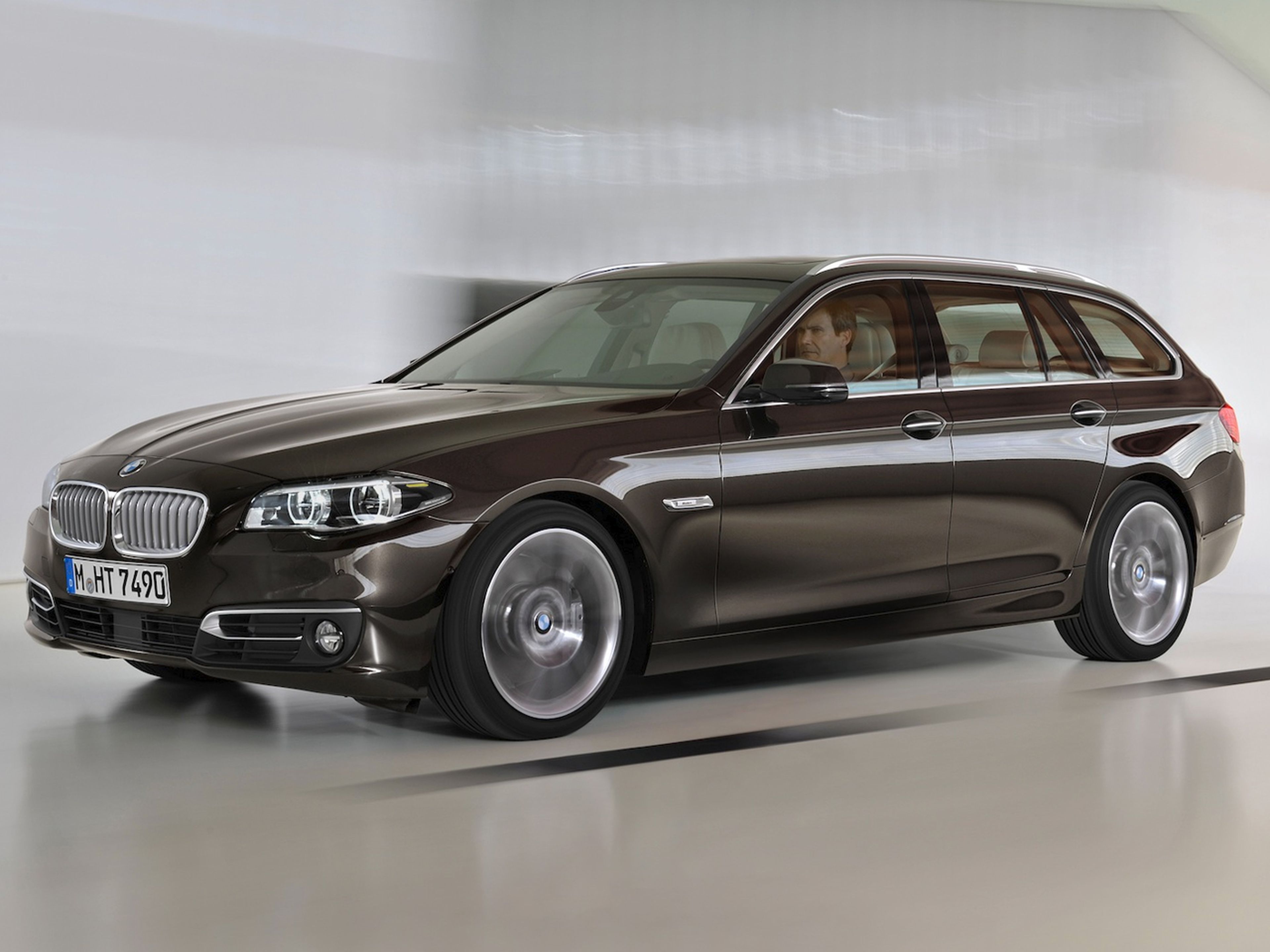BMW_5-Series-Touring_2015_C07