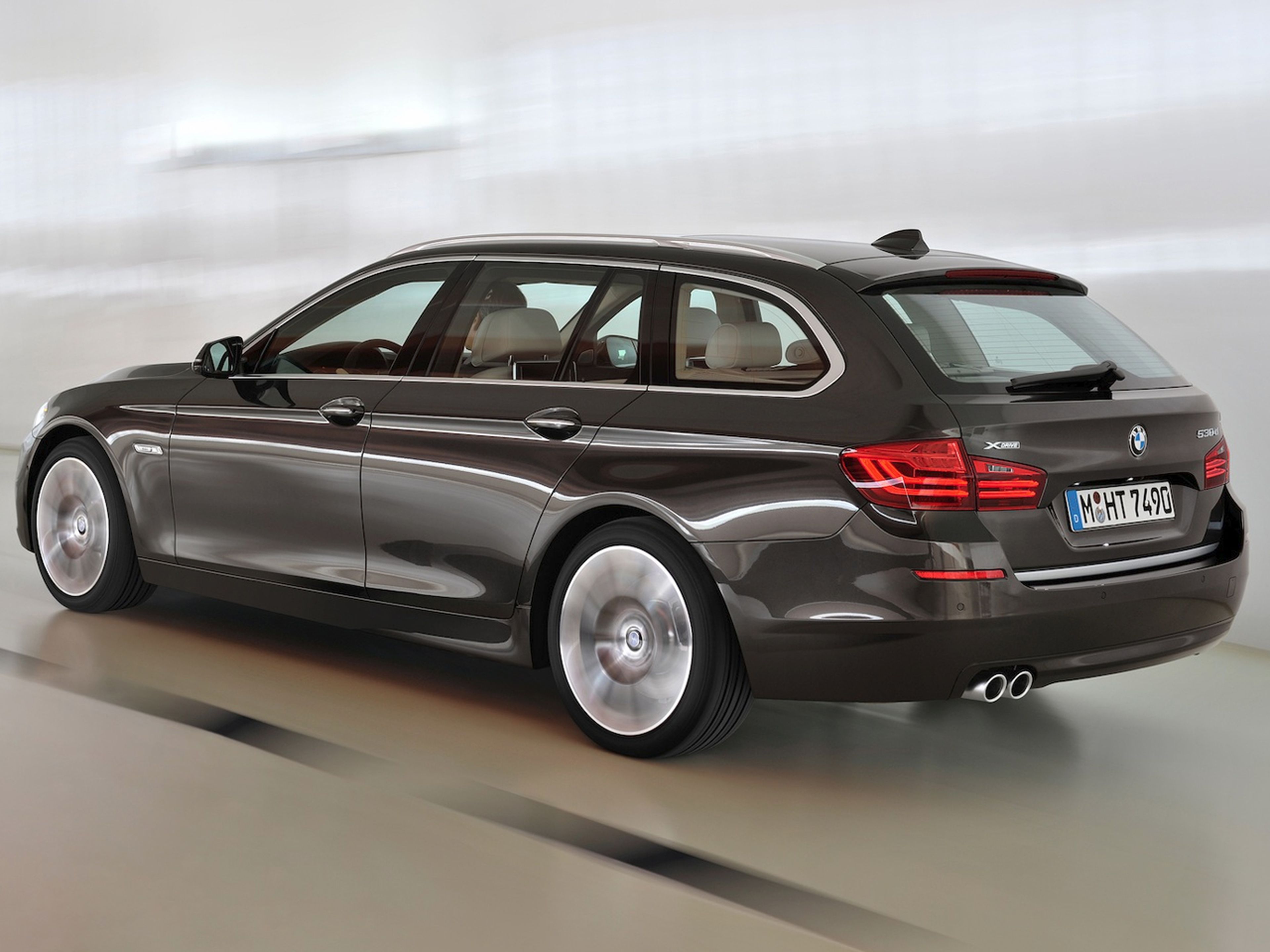 BMW_5-Series-Touring_2015_C08