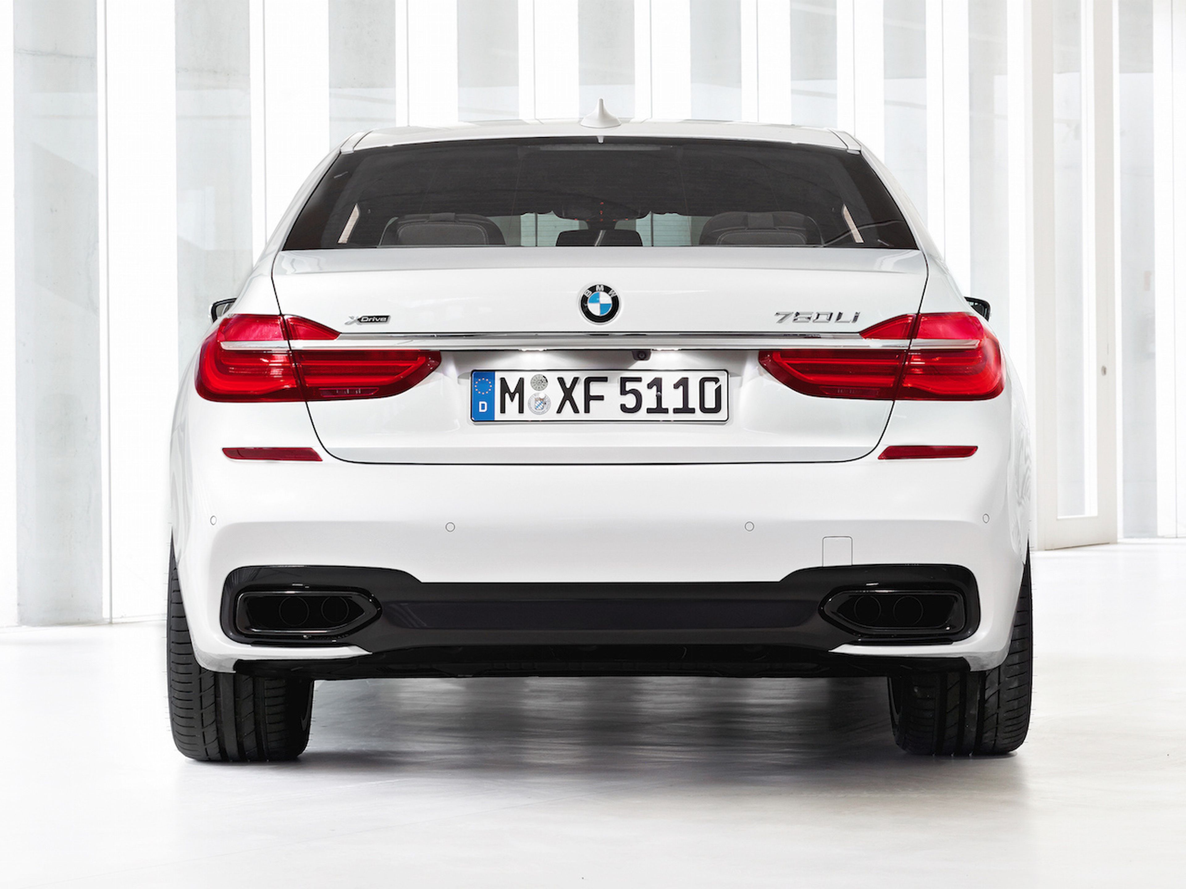 BMW_7-Series-M_2016_C03