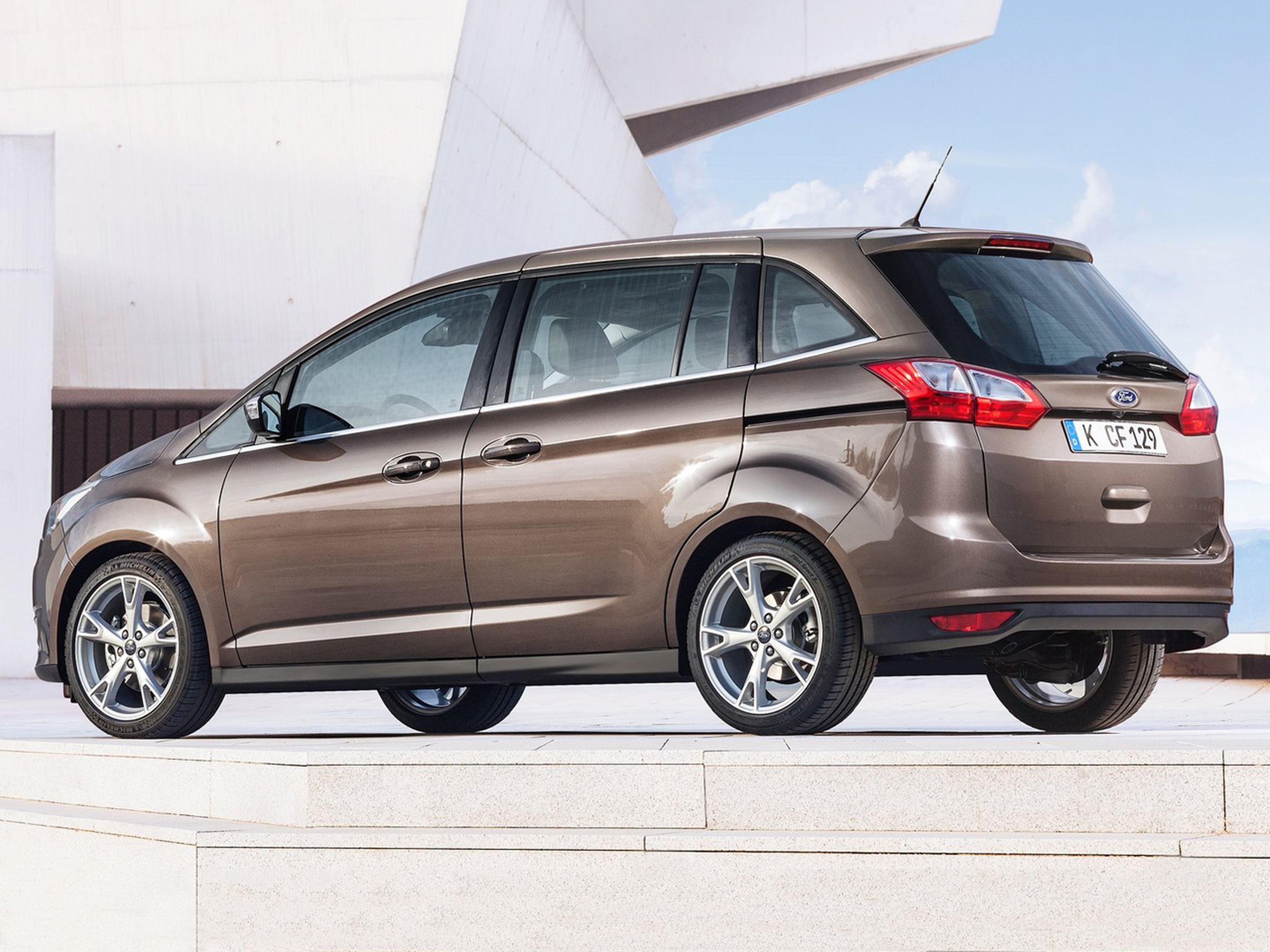 Ford-CMAX_Grand_MY15_05