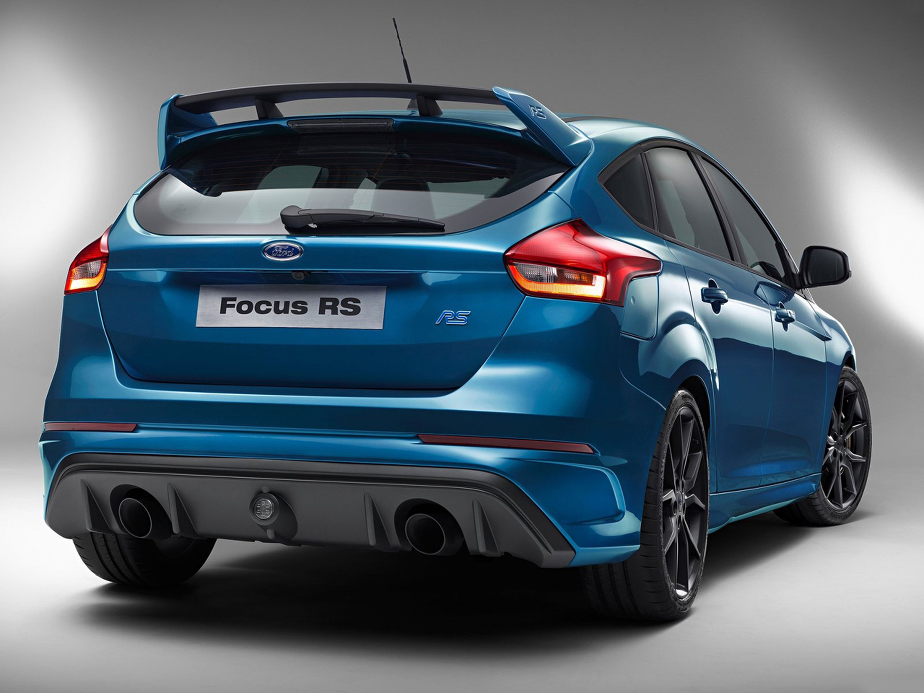 Ford-Focus_RS_2016_C03