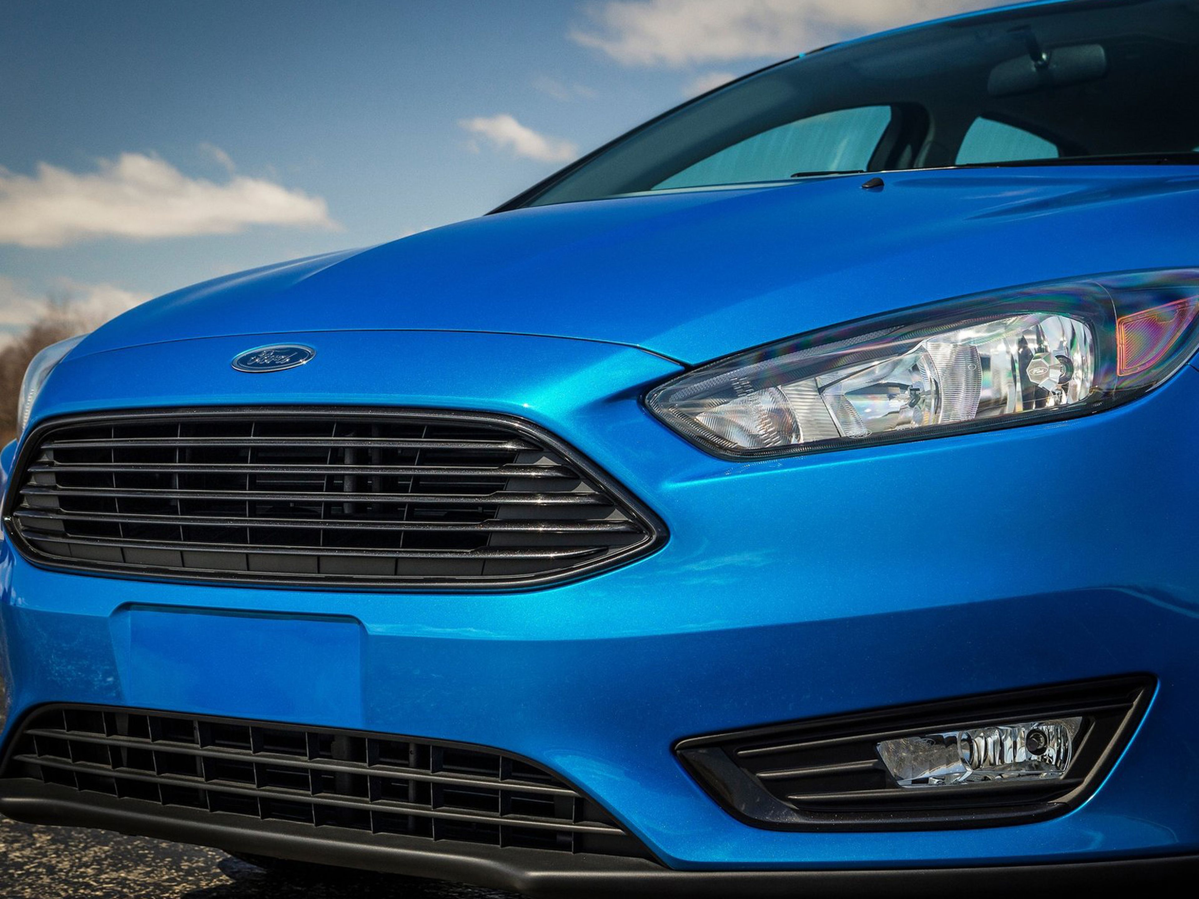 Ford-Focus_Sedan_2015_04