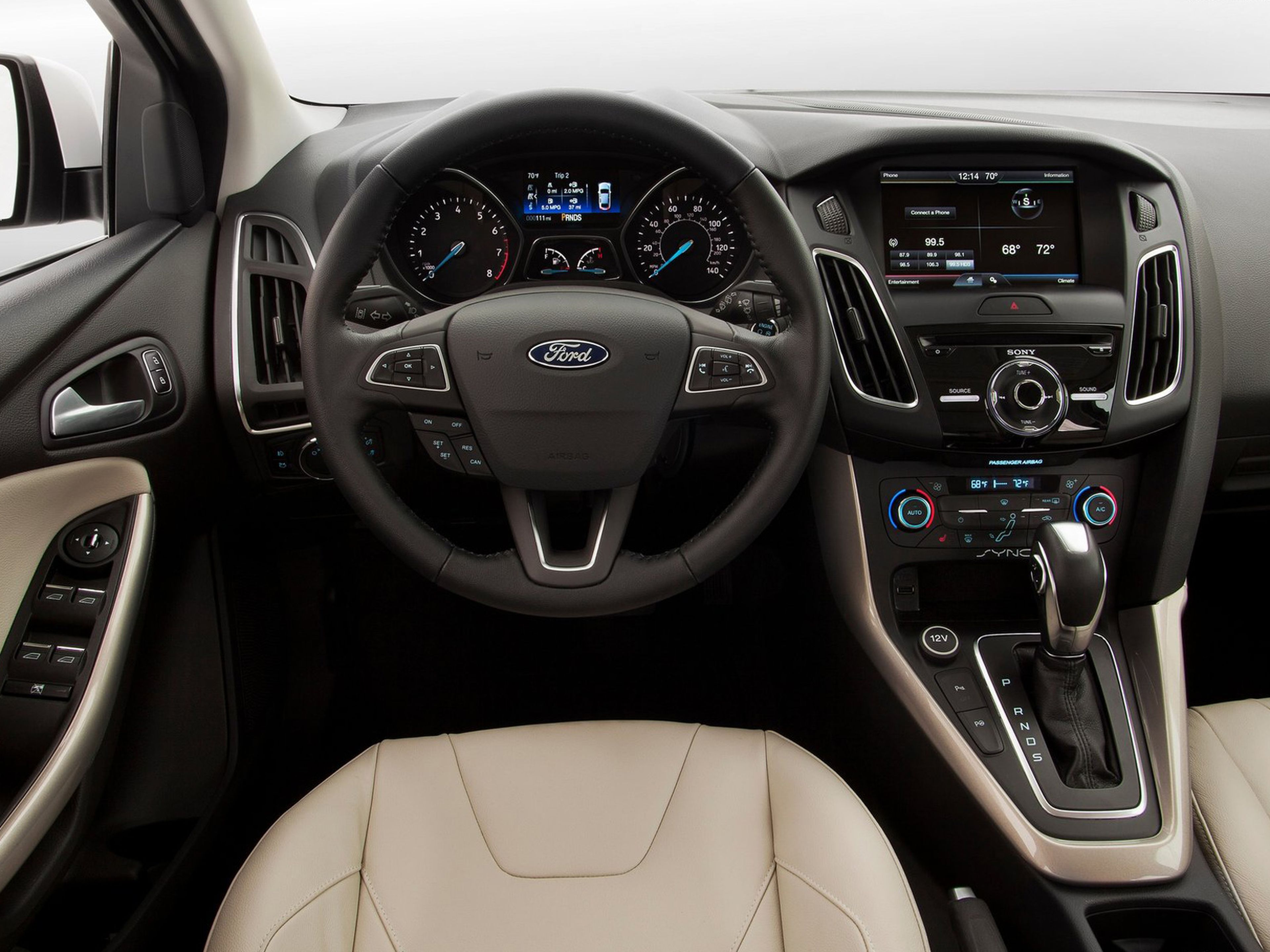 Ford-Focus_Sedan_2015_08