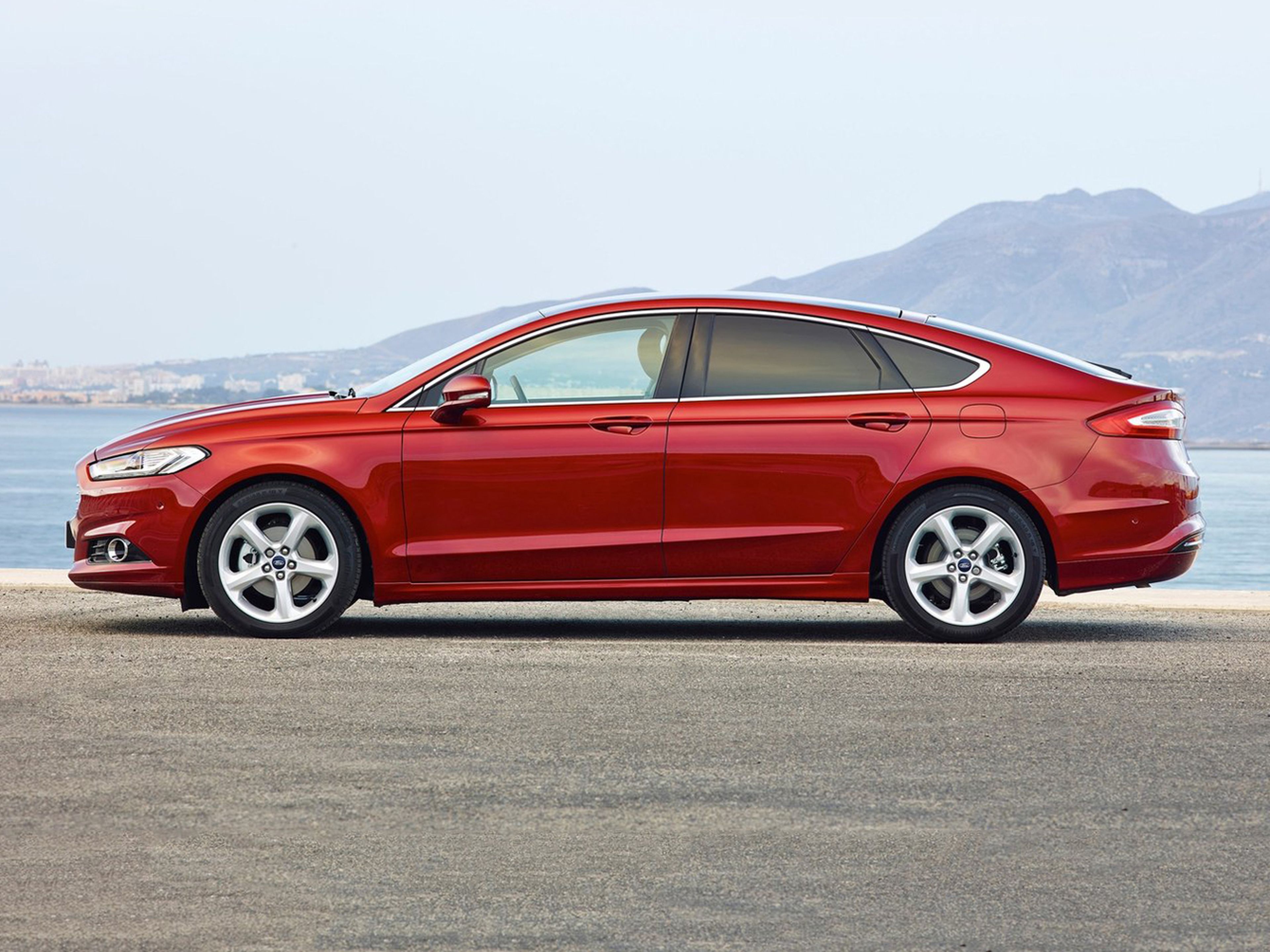 Ford-Mondeo_2015_C02