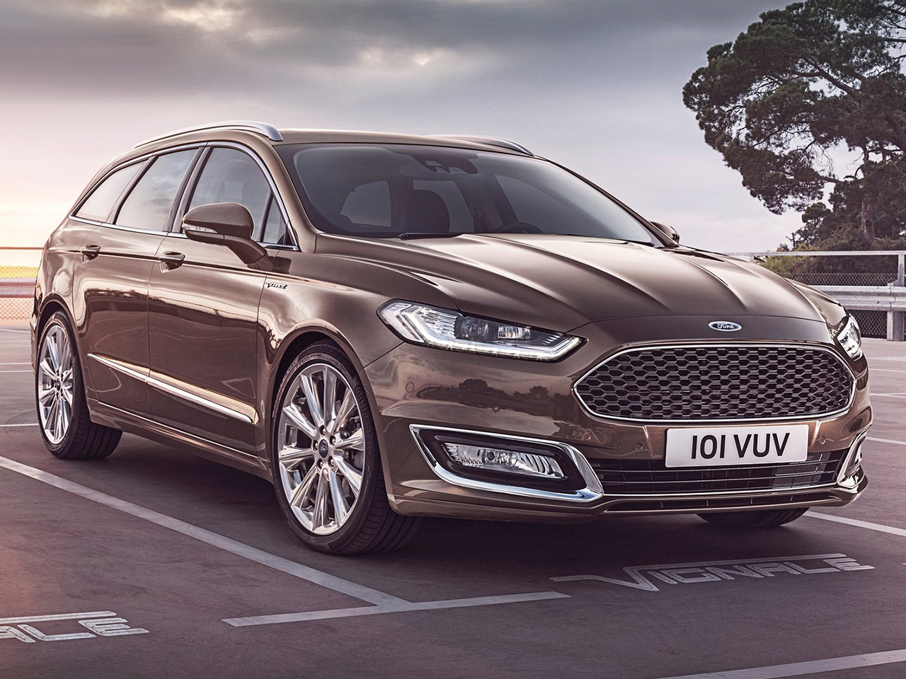 Se presenta el Ford Mondeo 2019 con mejoras y una nueva y exclusiva versión  Sportbreak híbrida, también fabricada en Valencia, España, Español