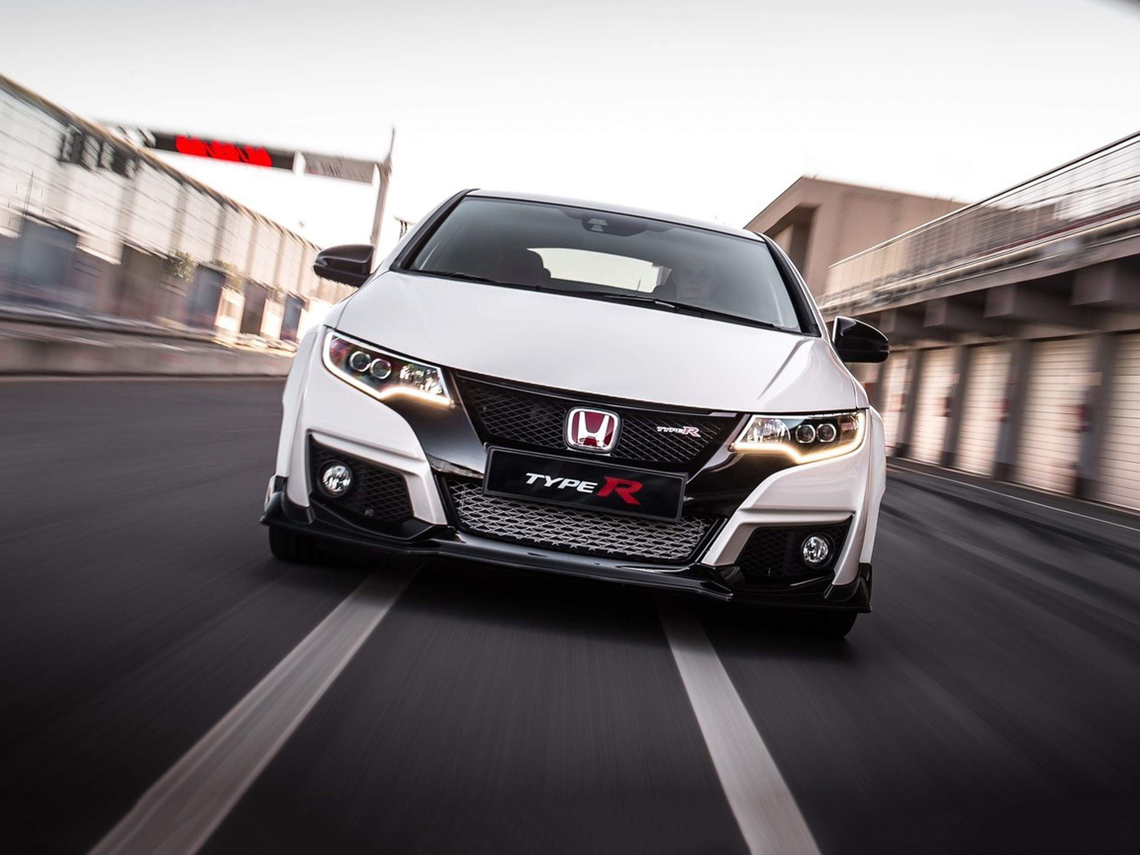 Honda-Civic_Type_R_2015_C08