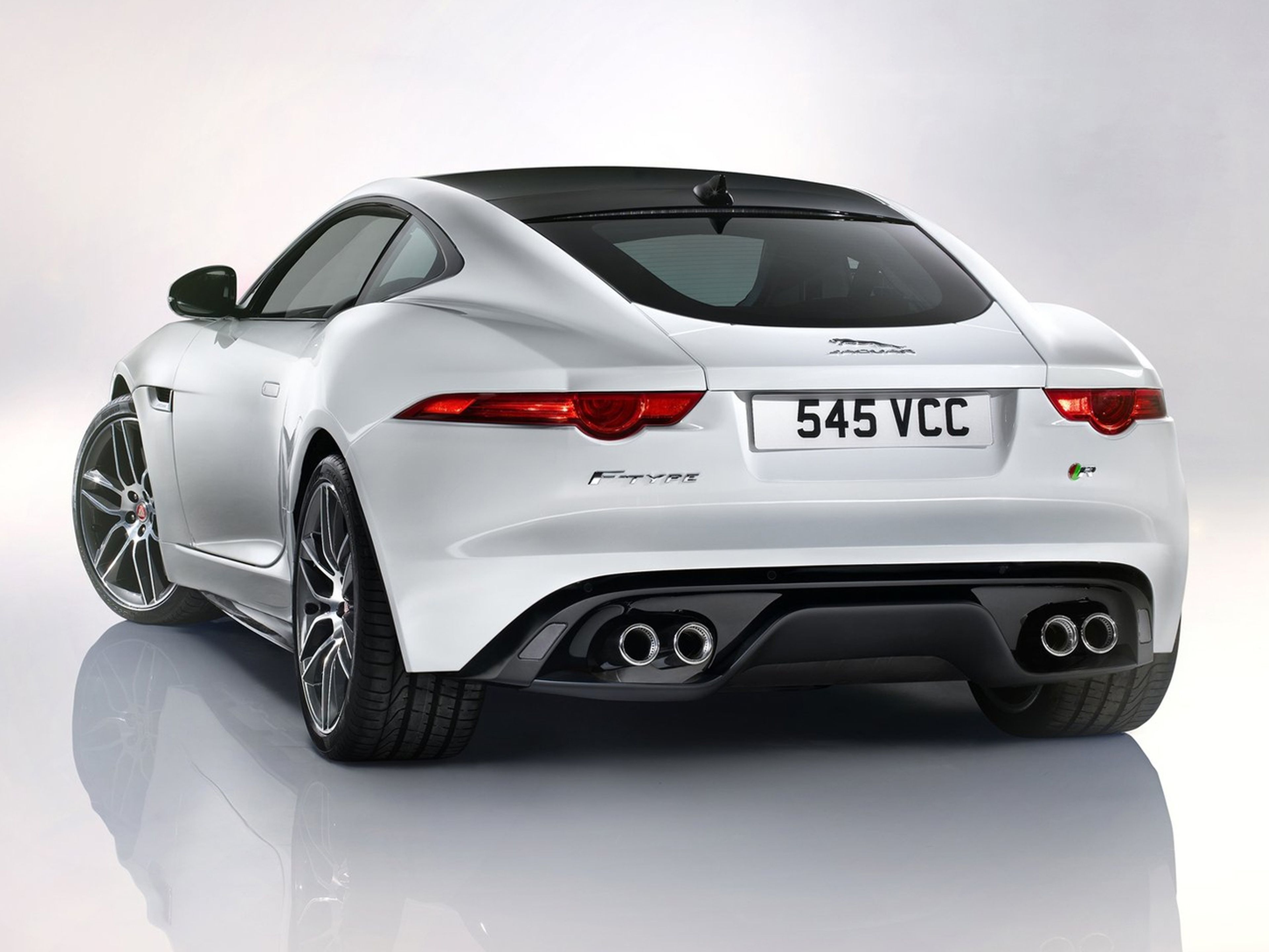 Jaguar-F-Type_R_Coupe_2015_C03