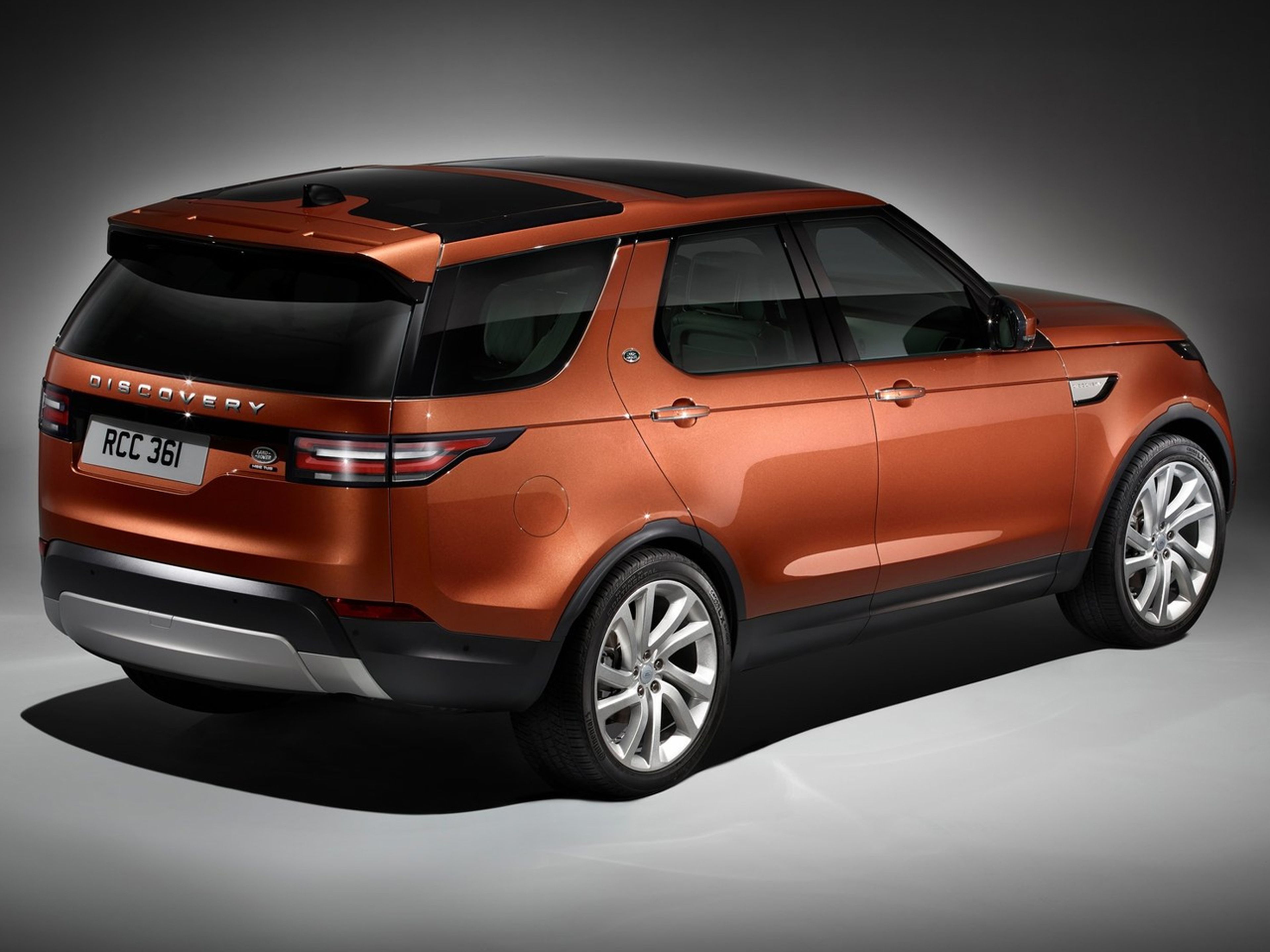 Land_Rover-Discovery-2017-C03