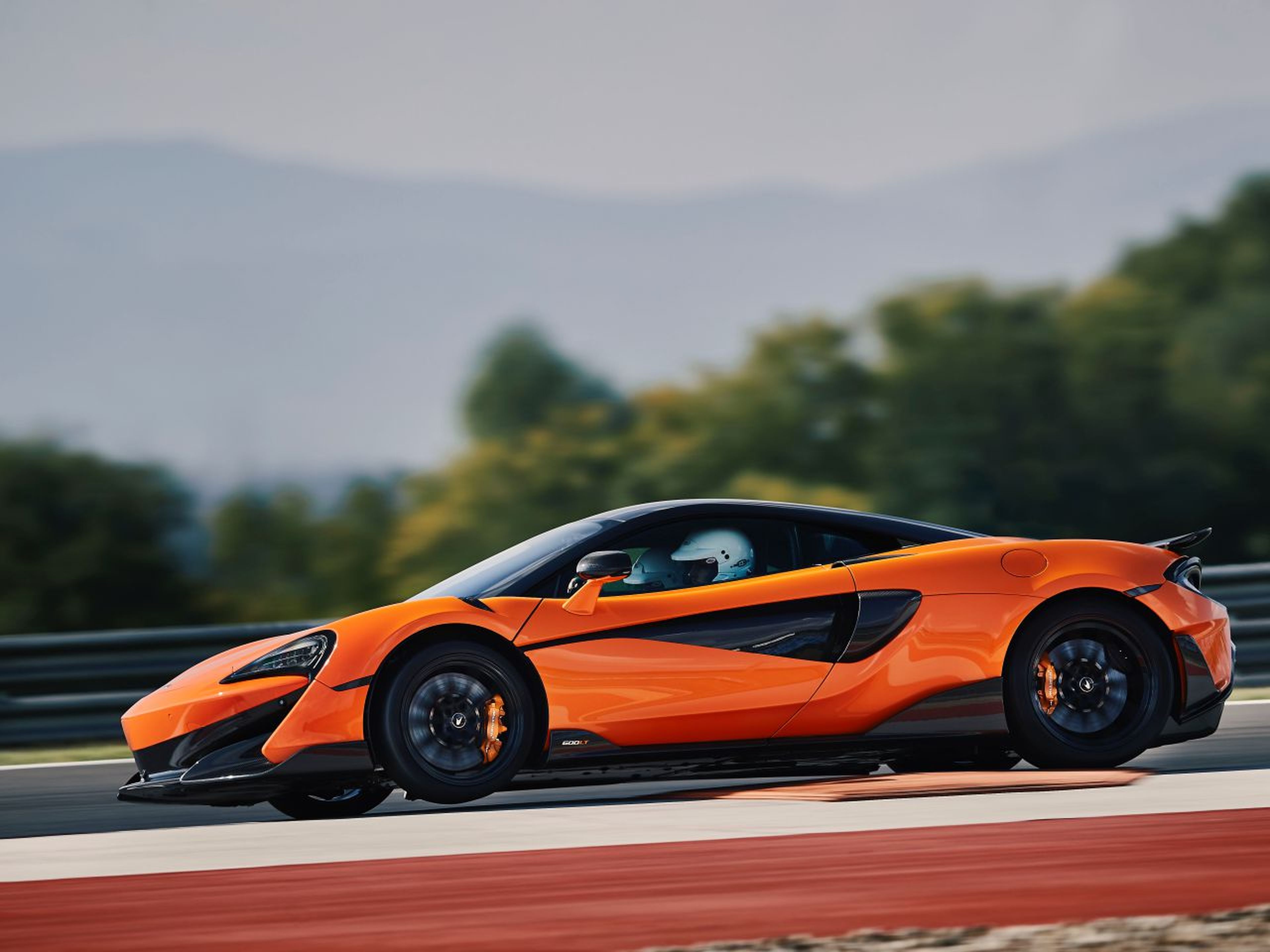 McLaren 600LT lateral