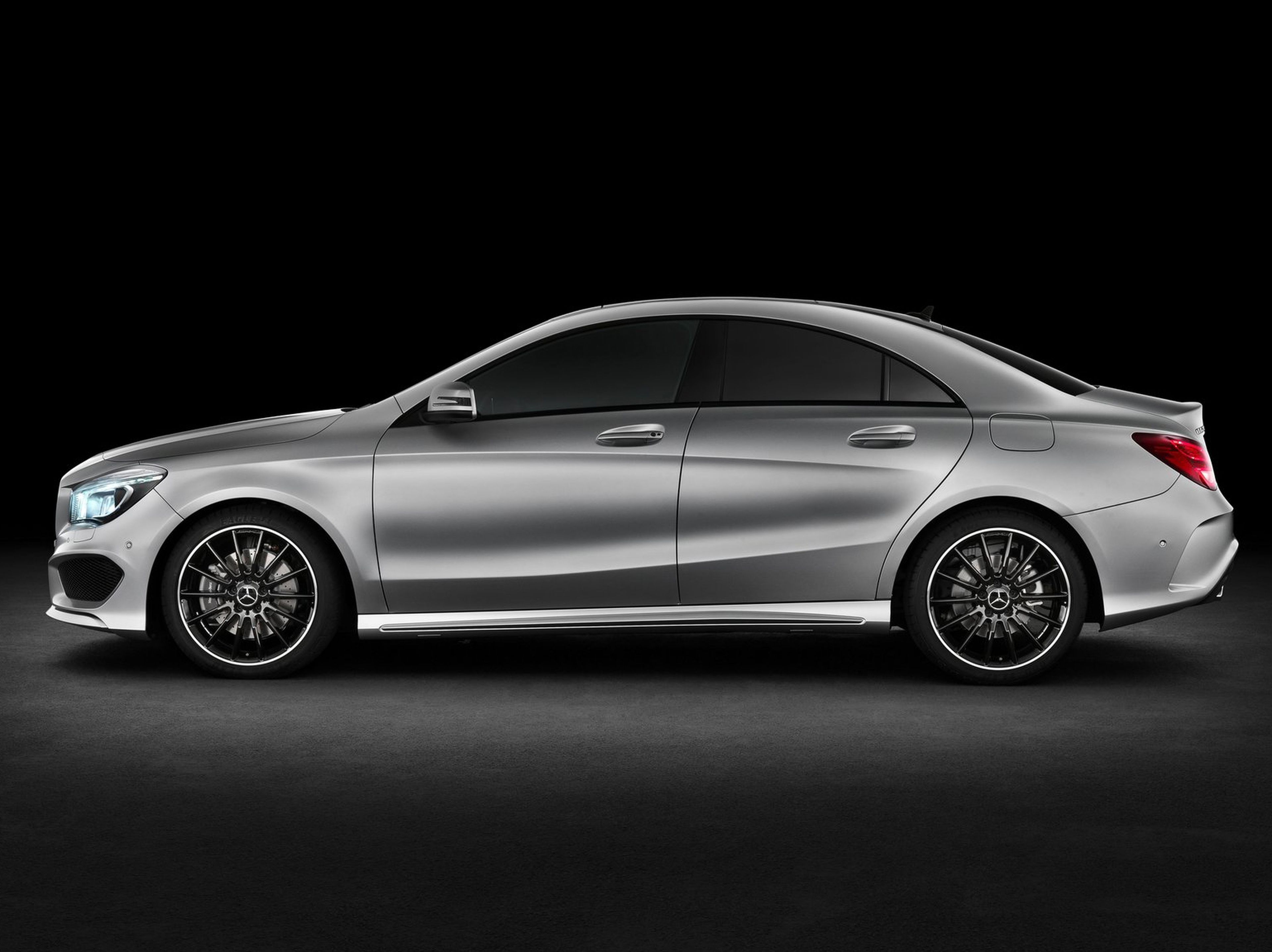 Mercedes-CLA-Coupe_2014_03
