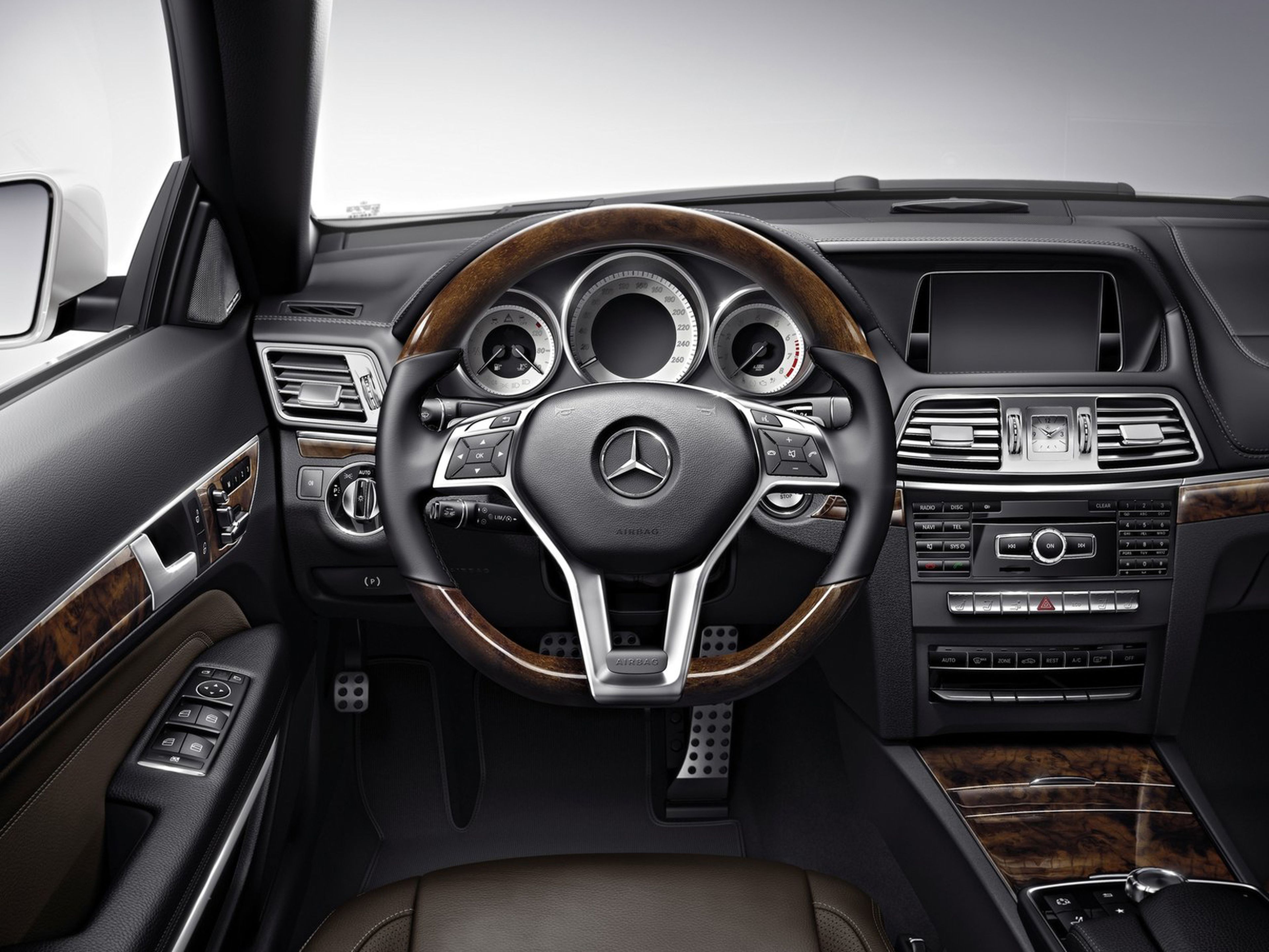 Mercedes-E-Cabriolet_2014_08