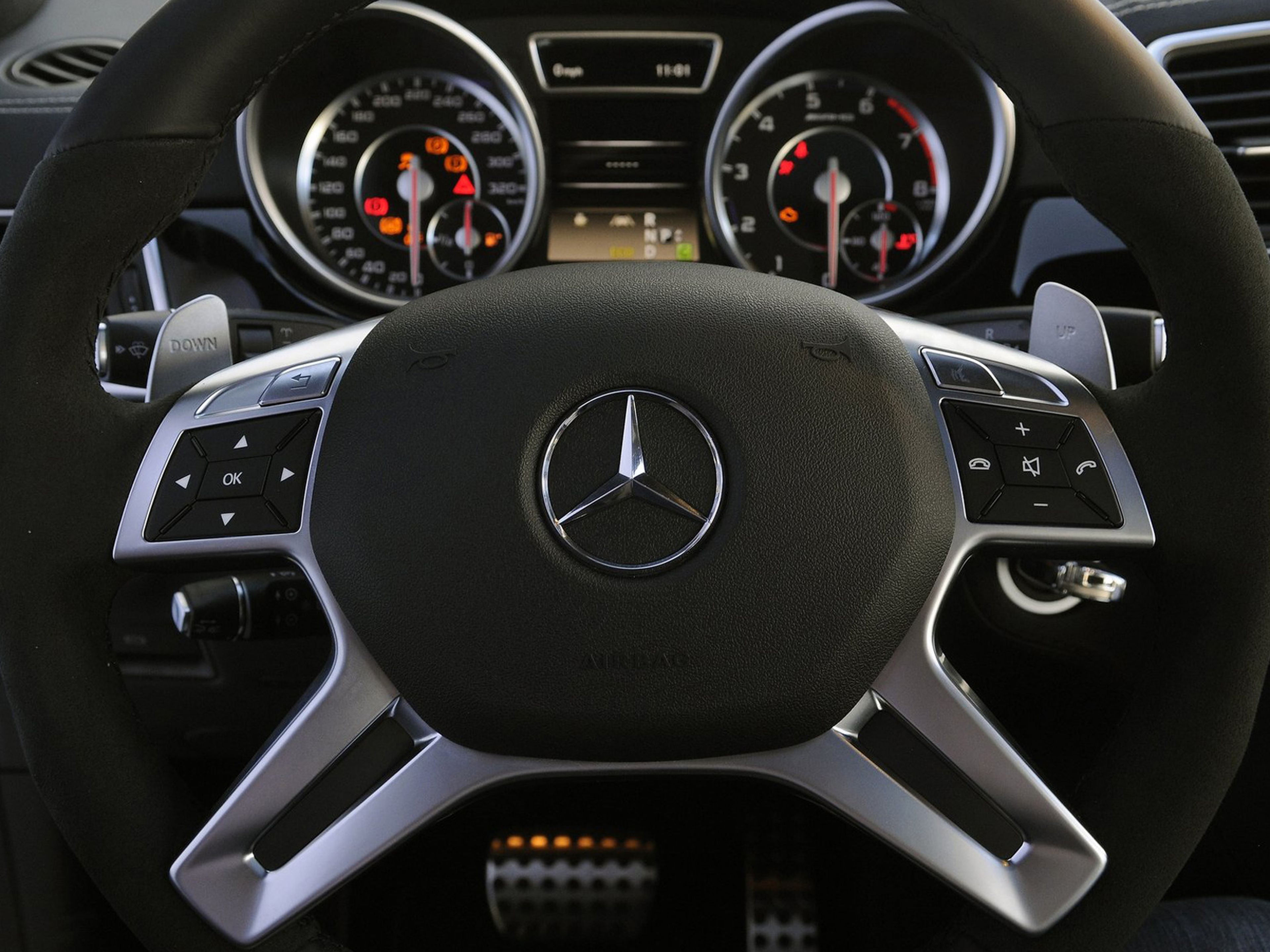 Mercedes-ML63_AMG_2012_08