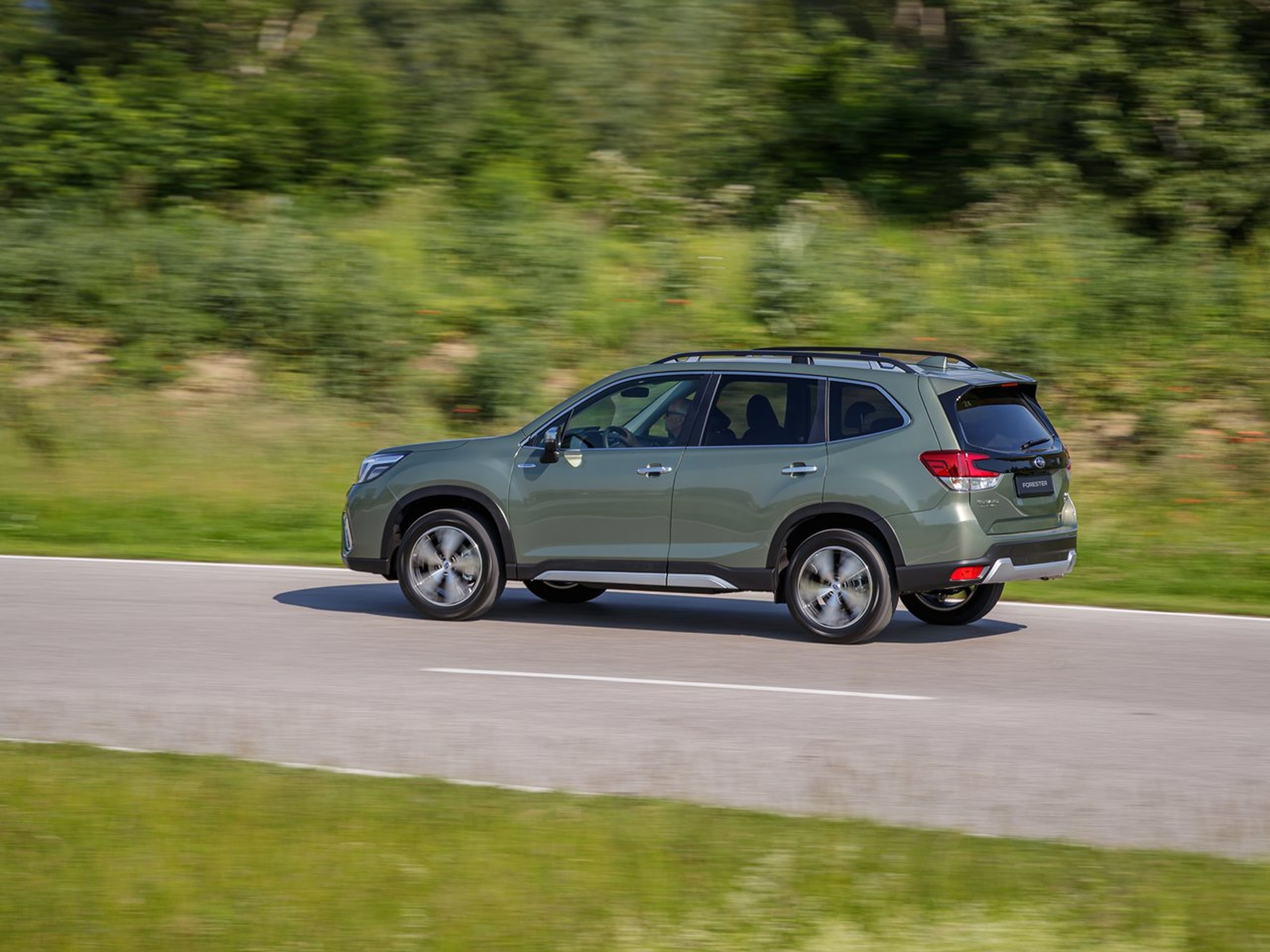 Subaru Forester ECO HYBRID lateral