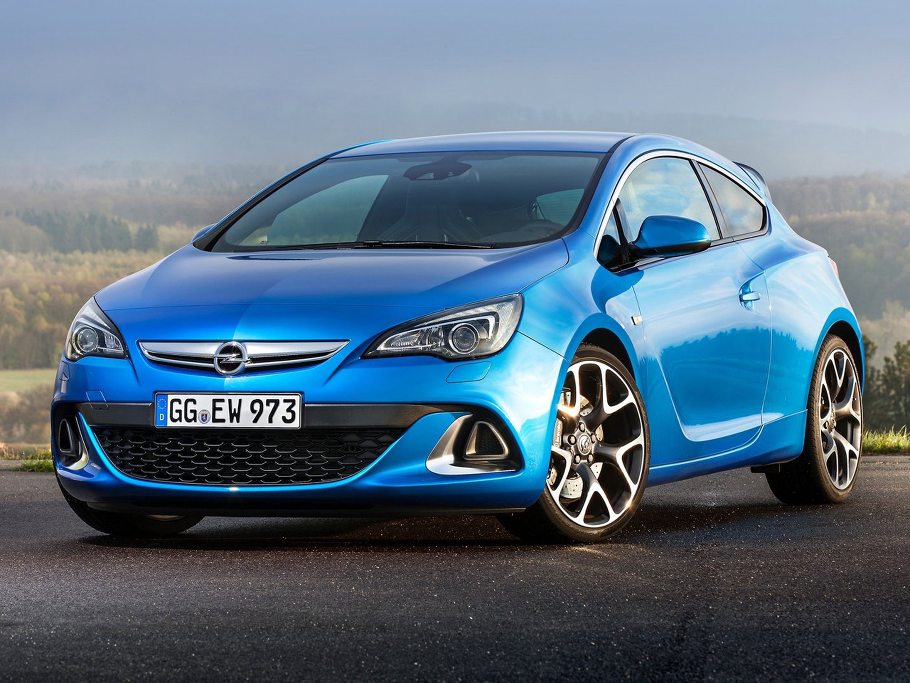 Opel-Astra_OPC_2013_C01