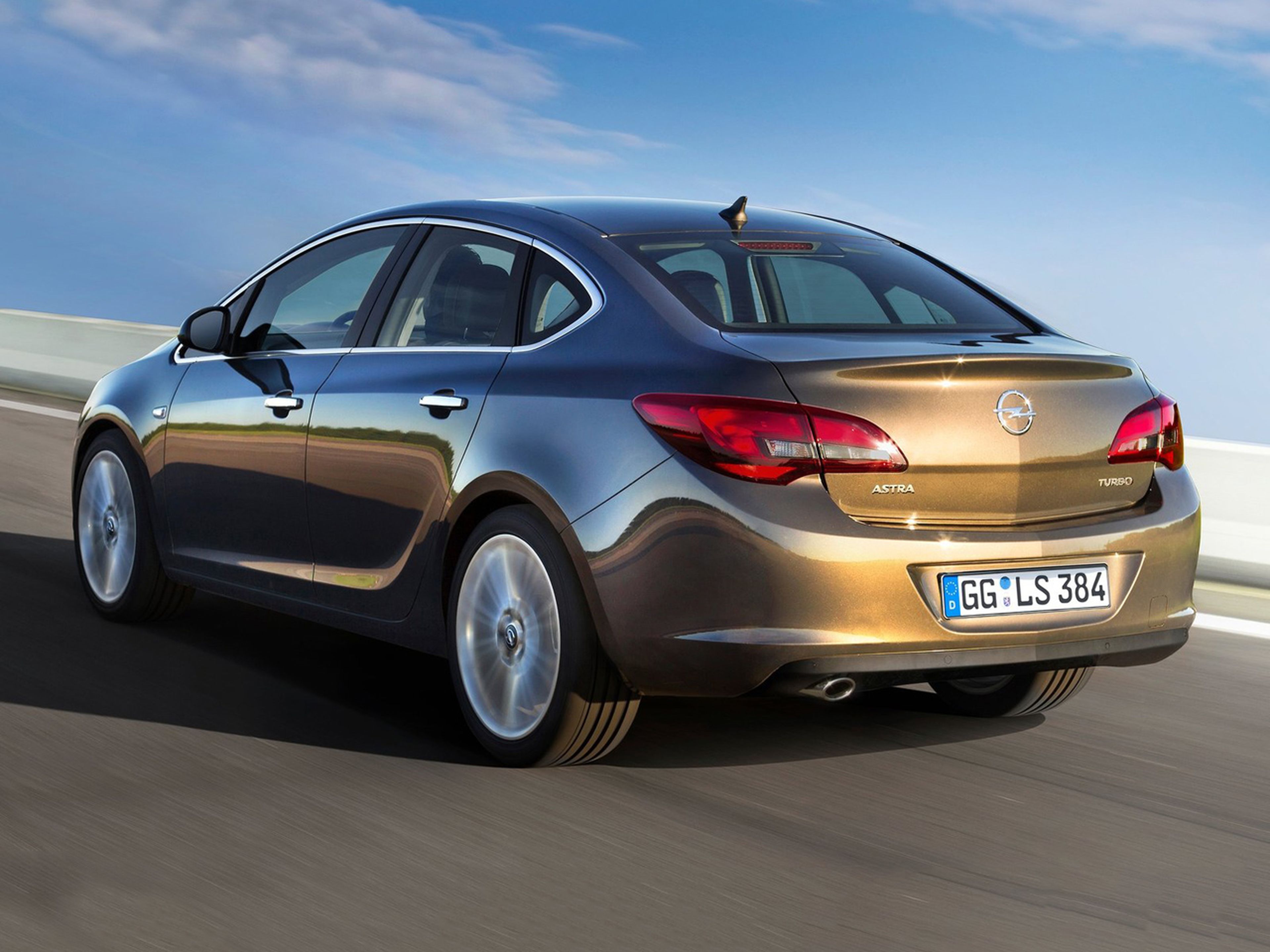 Opel-Astra_Sedan_2013_C08