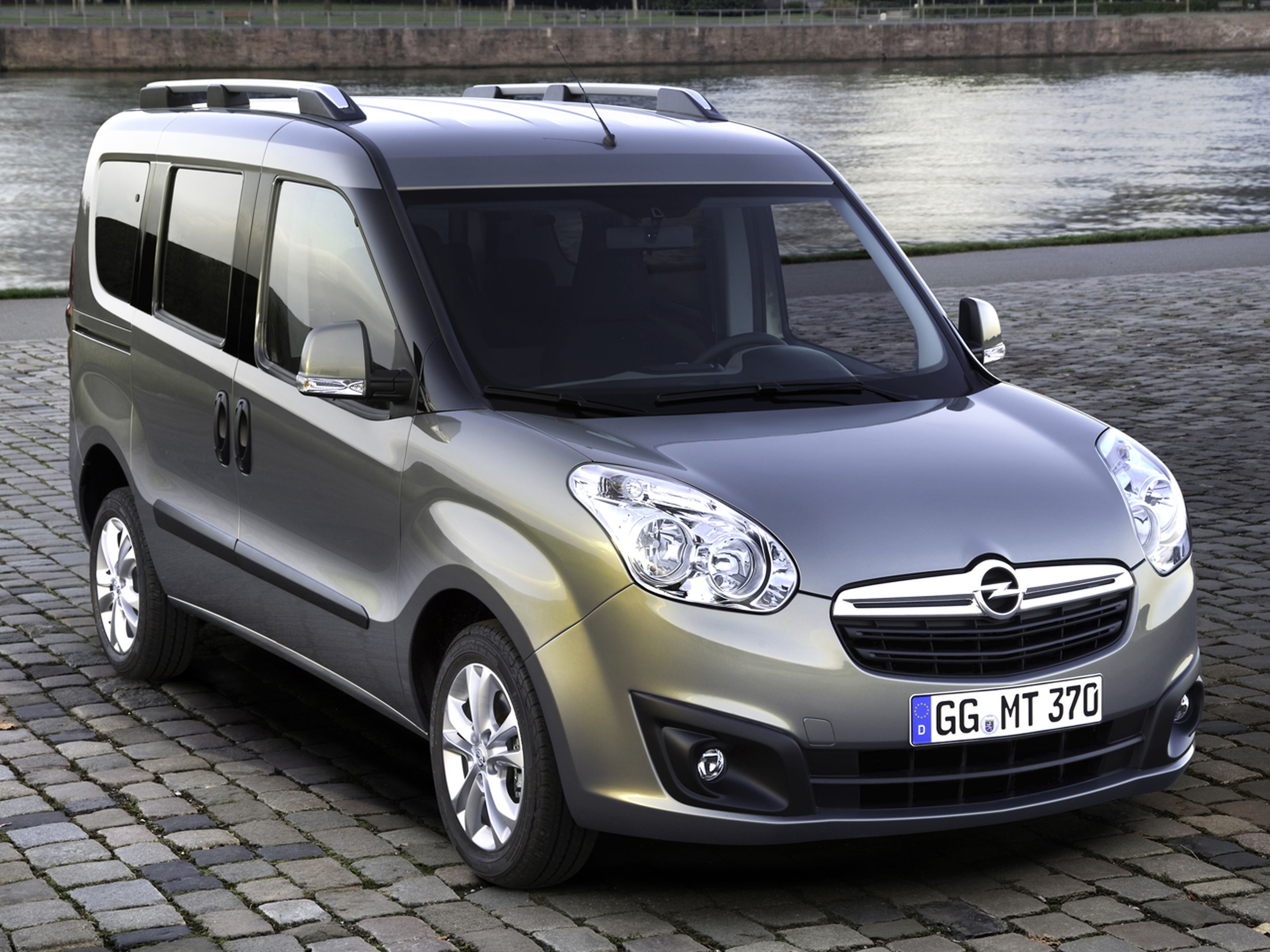 Opel-Combo-2015_C01