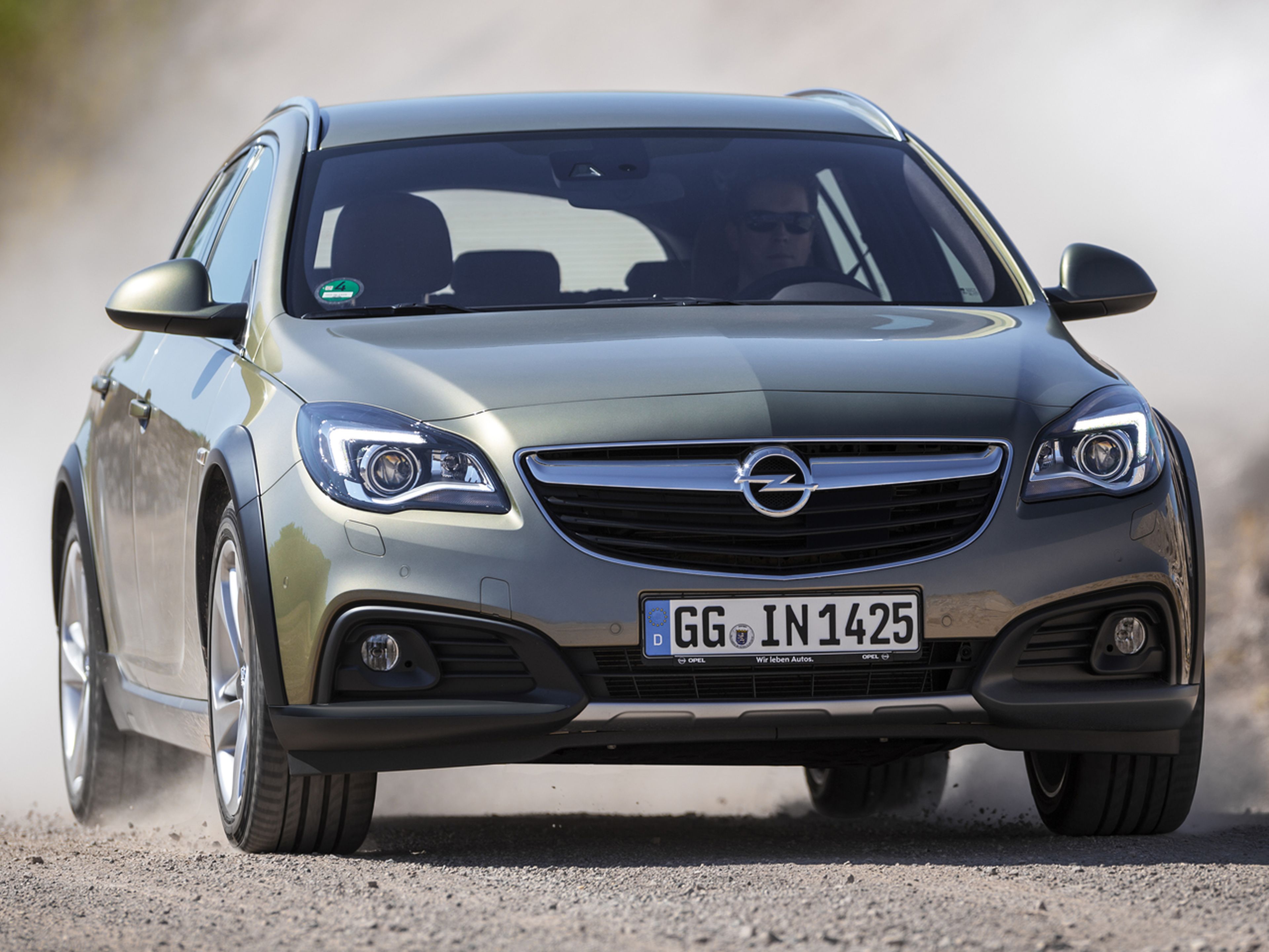 Opel-Insignia_CT_2014_C06