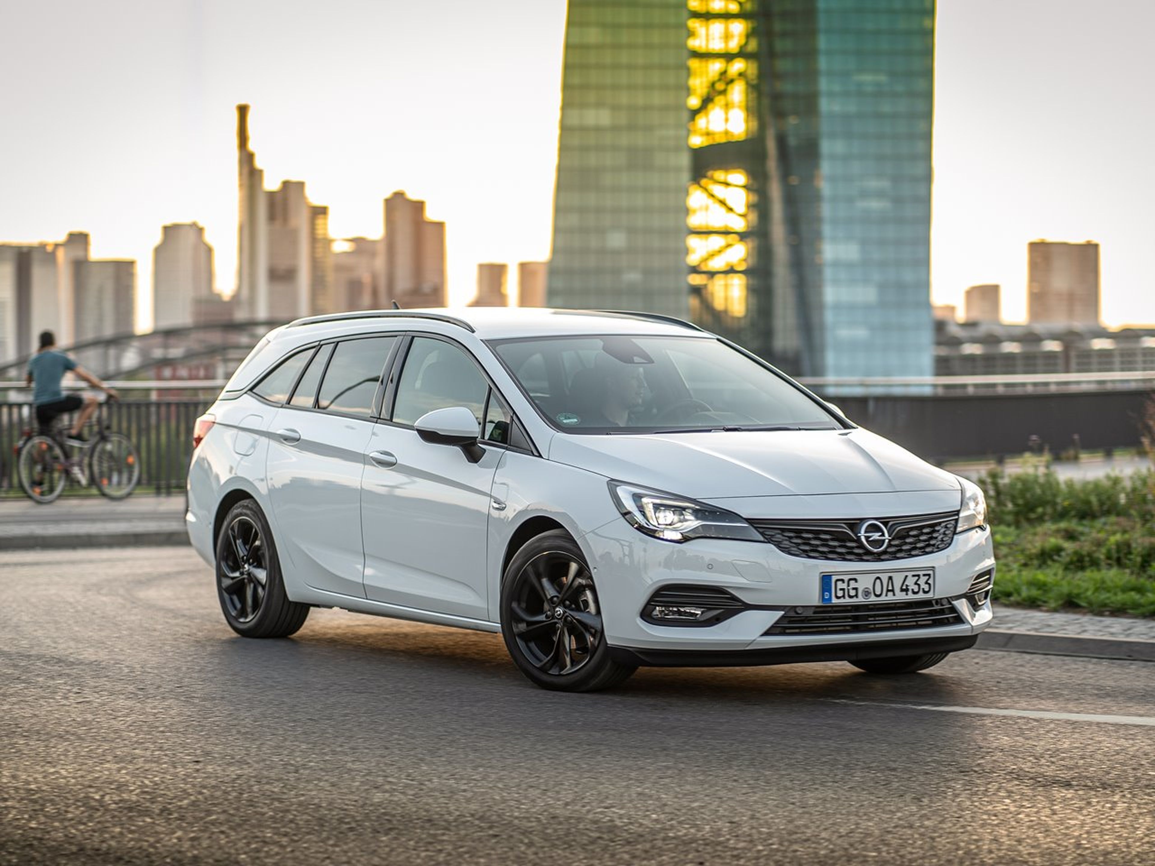 Opel Astra Sport Tourer 2020 tres cuartos
