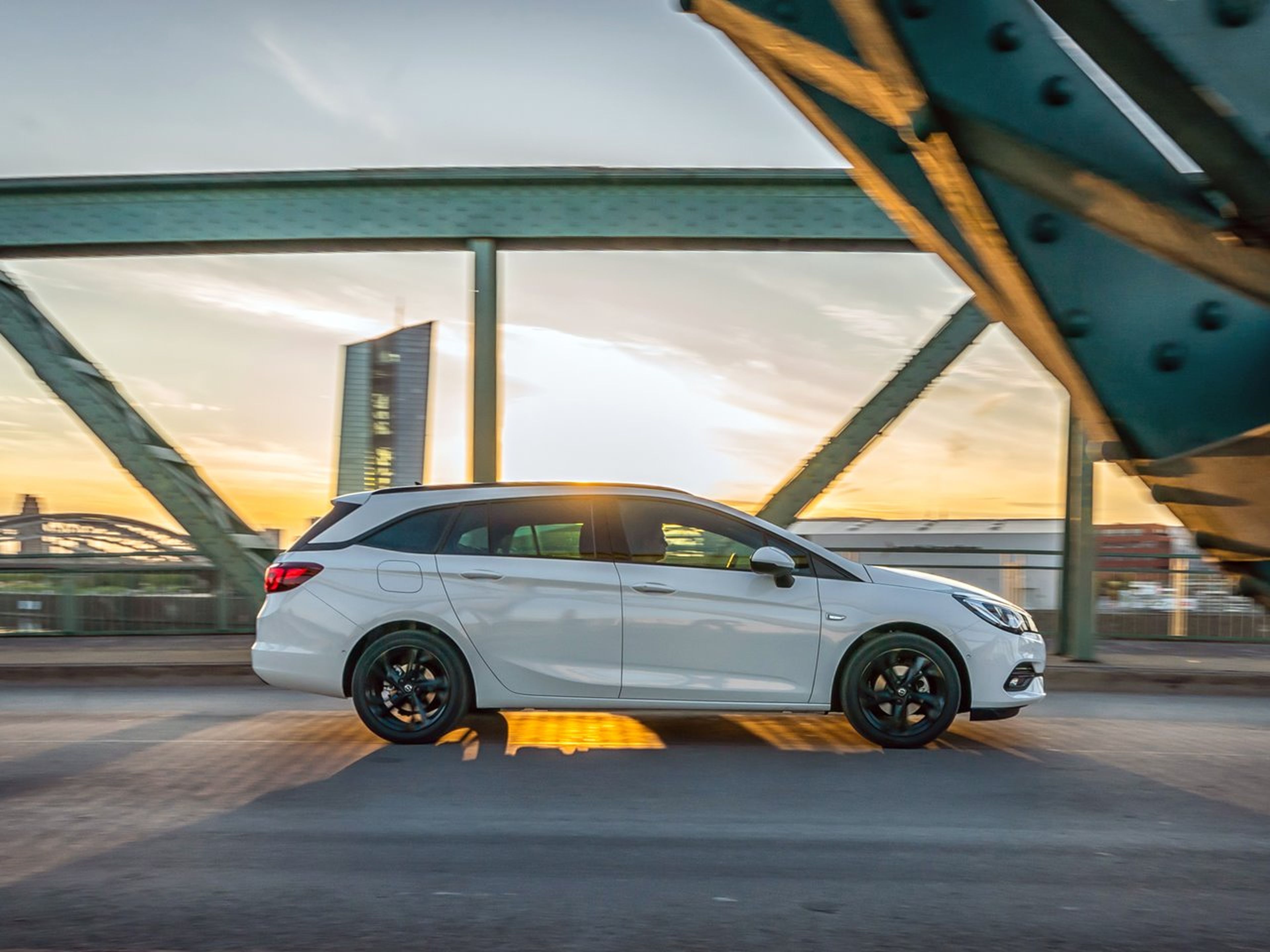 Opel Astra Sport Tourer 2020 lateral