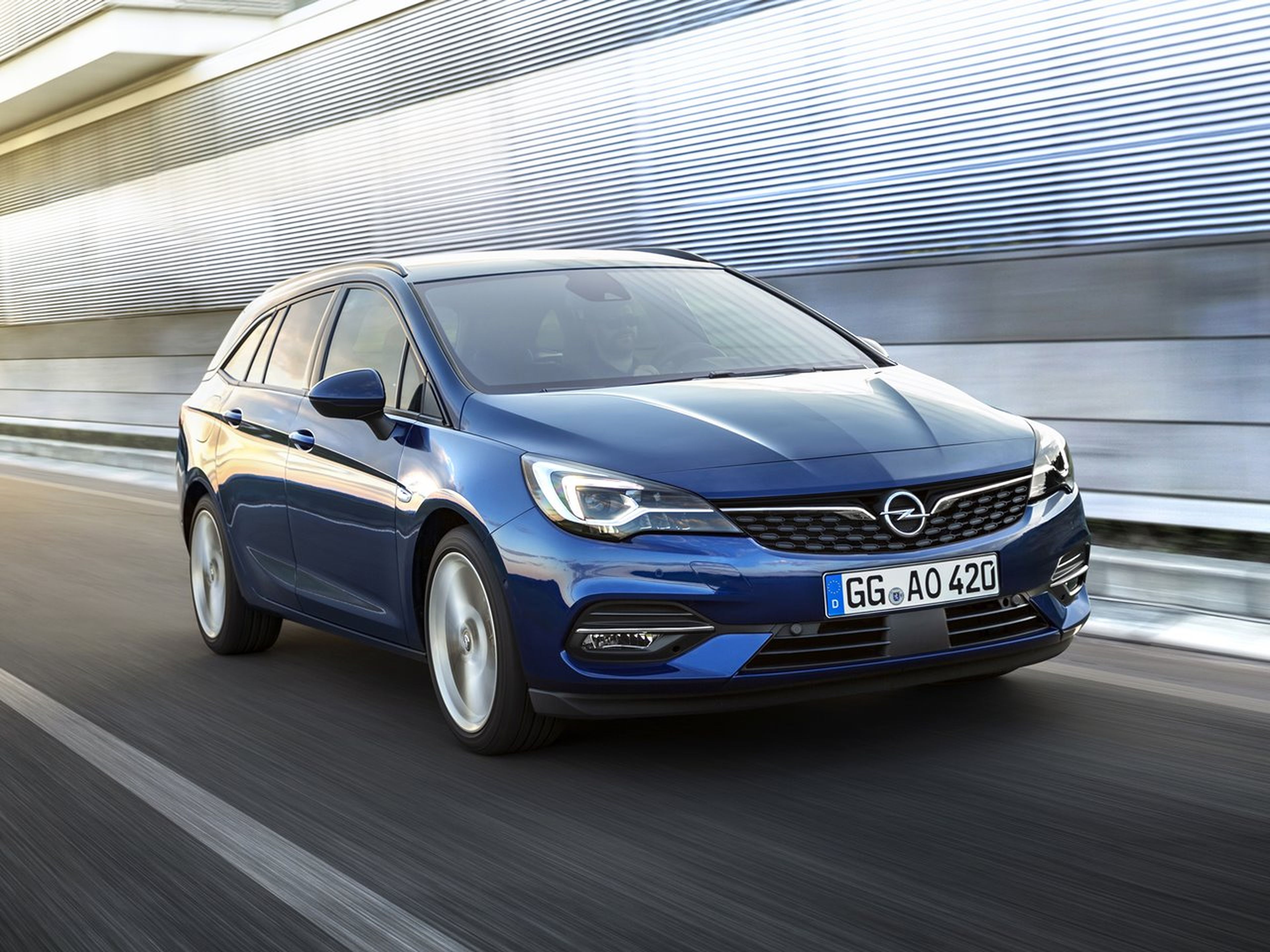 Opel Astra Sport Tourer 2020 carretera