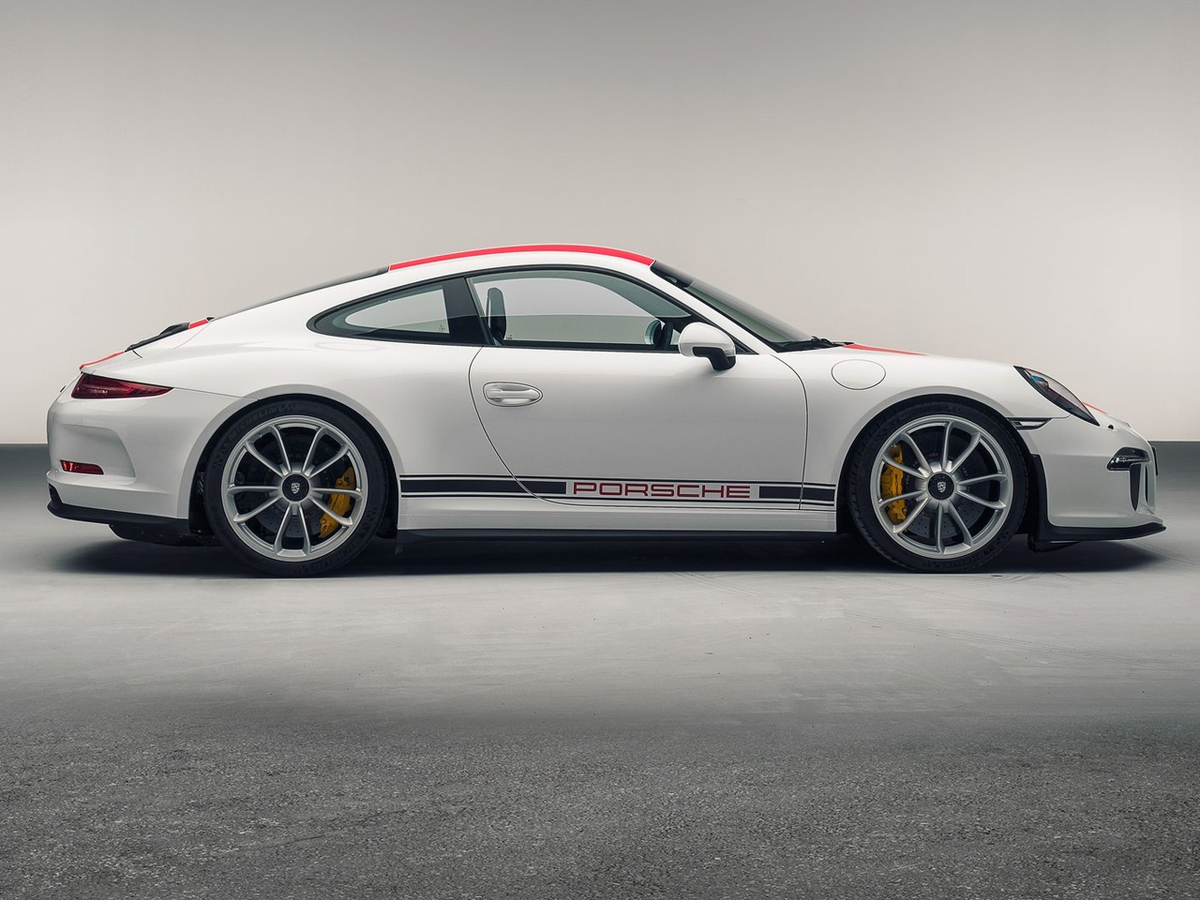 Porsche-911_R_2017_C02